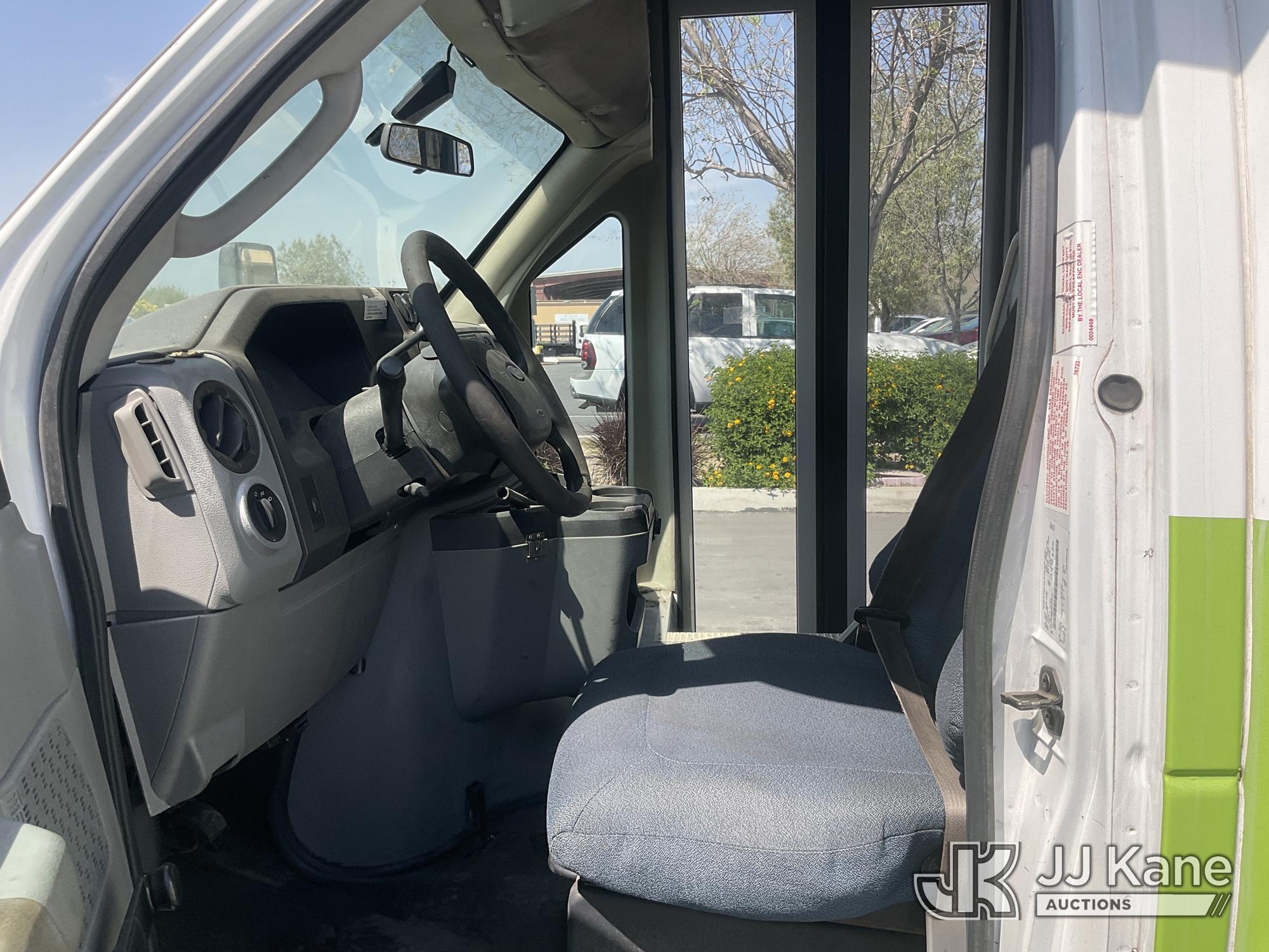 (Jurupa Valley, CA) 2009 Ford Econoline E450 Passenger Bus Runs & Moves) (Air Bag Light On