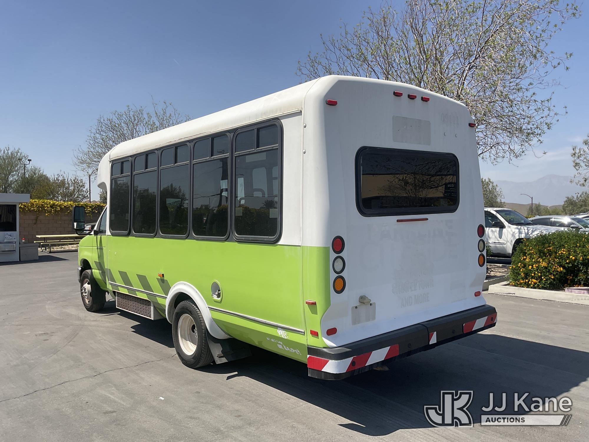 (Jurupa Valley, CA) 2009 Ford E-450 Passenger Bus Runs & Moves