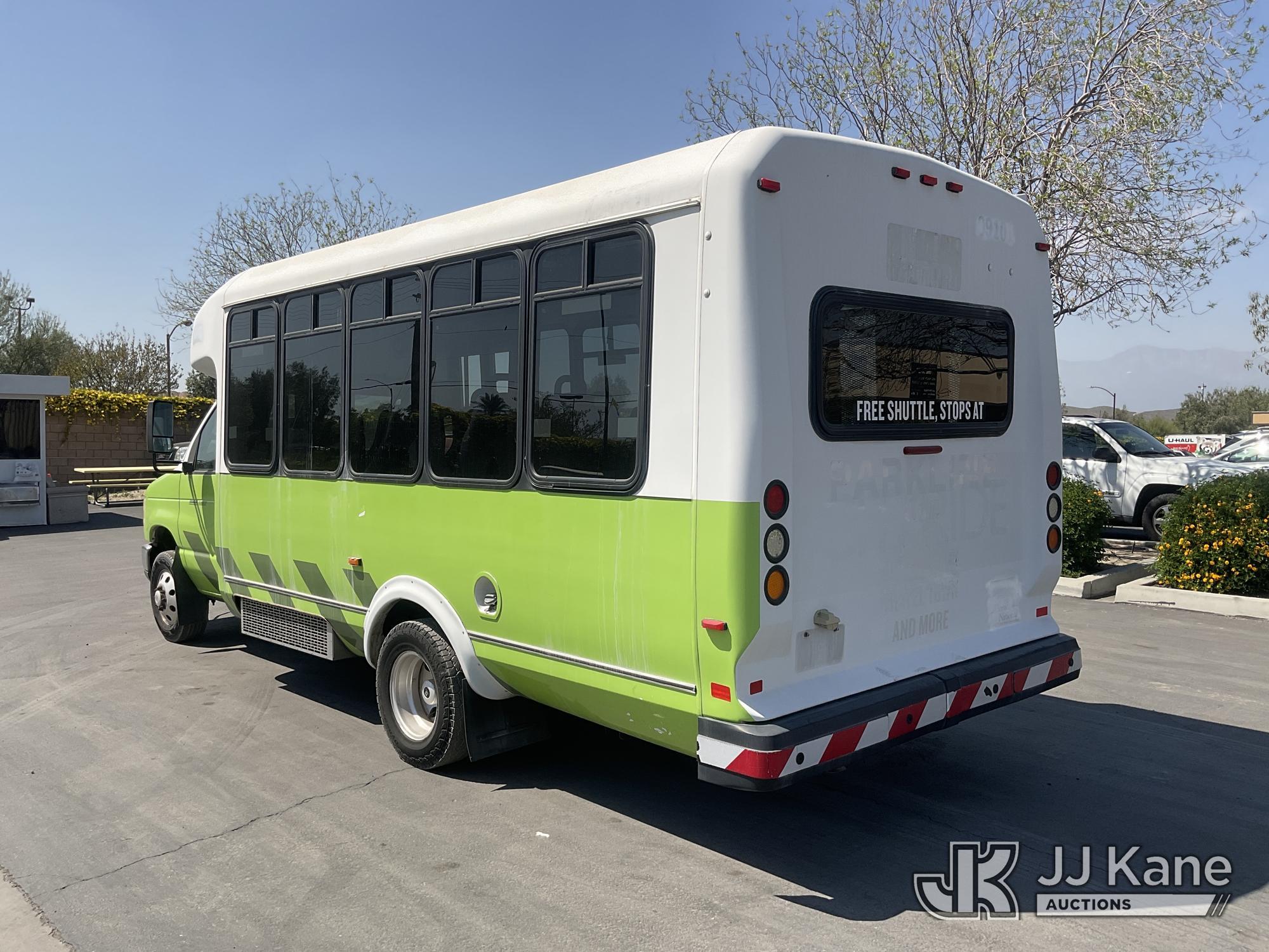 (Jurupa Valley, CA) 2009 Ford Econoline E450 Passenger Bus Runs & Moves) (Air Bag Light On