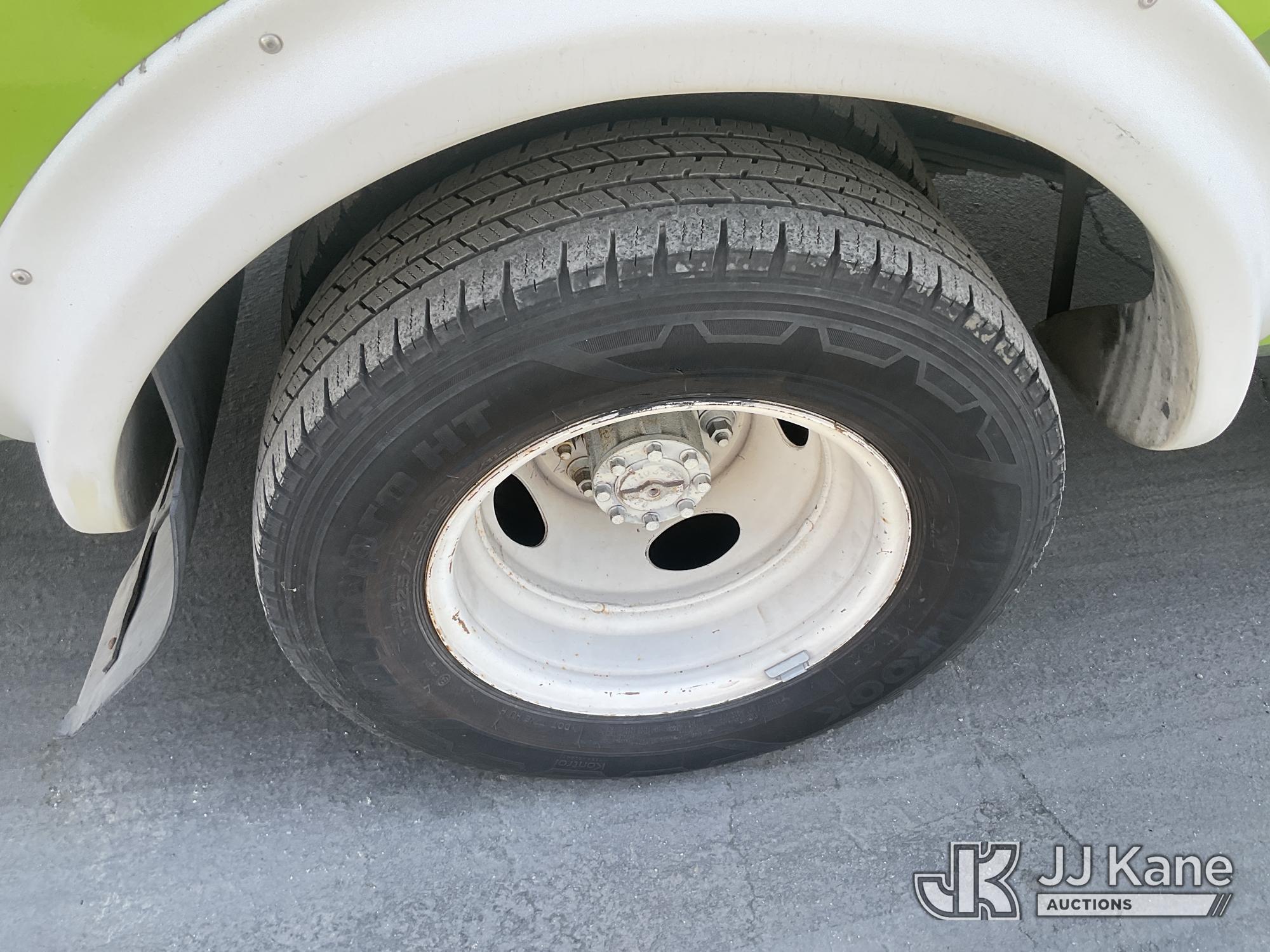(Jurupa Valley, CA) 2009 Ford E-450 Passenger Bus Runs & Moves