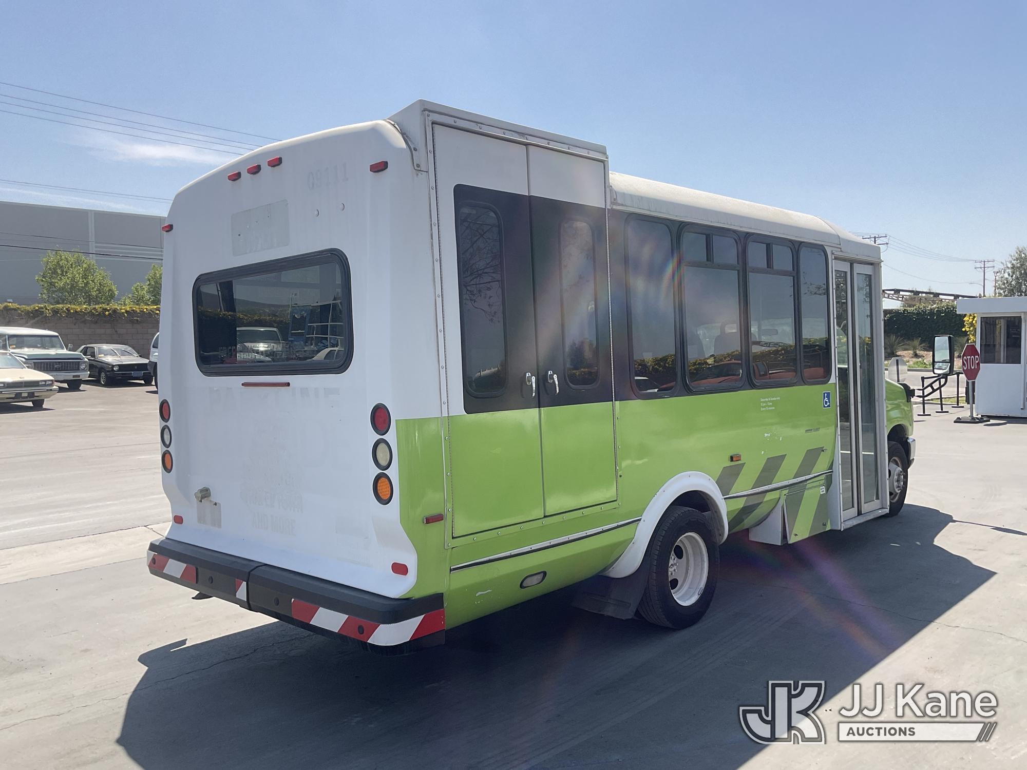 (Jurupa Valley, CA) 2009 Ford E-450 Passenger Bus Runs & Moves