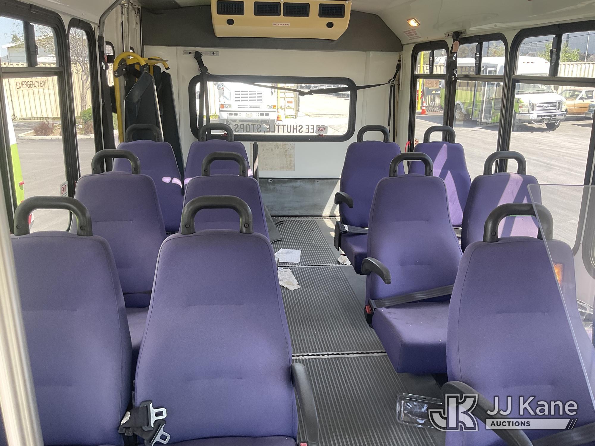 (Jurupa Valley, CA) 2009 Ford Econoline E450 Passenger Bus Runs & Moves) (Air Bag Light On