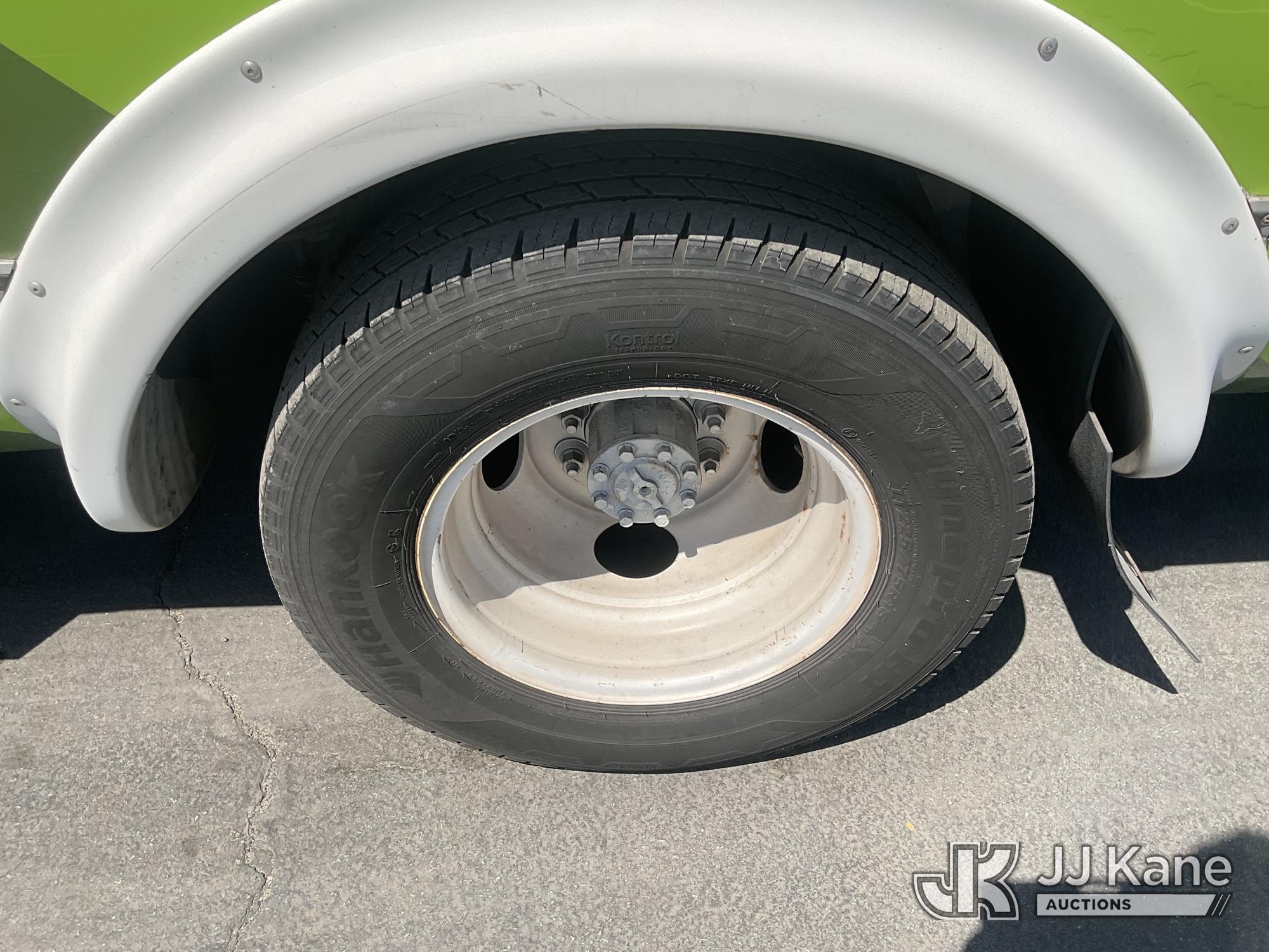(Jurupa Valley, CA) 2009 Ford E-450 Passenger Bus Runs & Moves