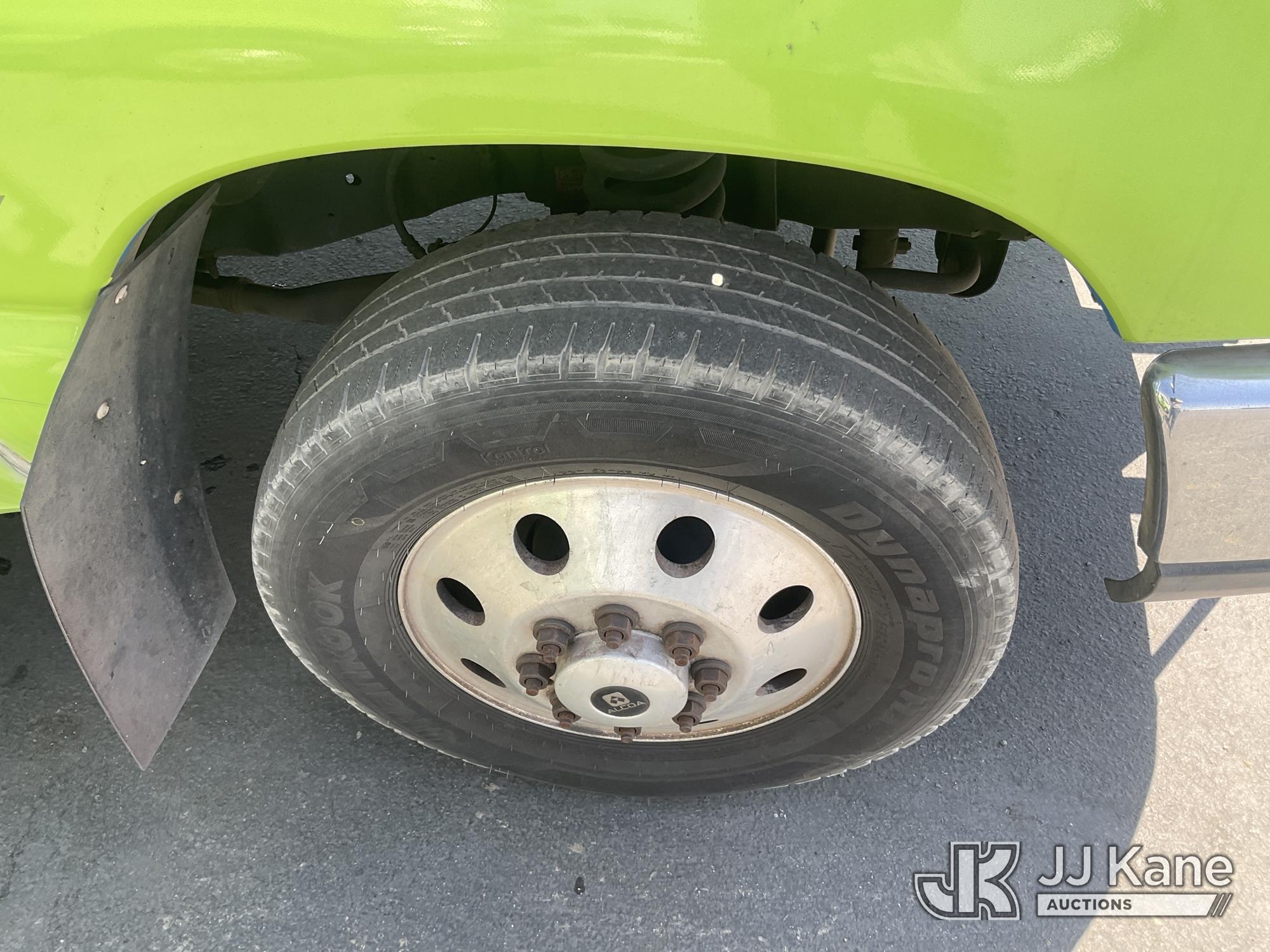 (Jurupa Valley, CA) 2009 Ford Econoline E450 Passenger Bus Runs & Moves) (Air Bag Light On