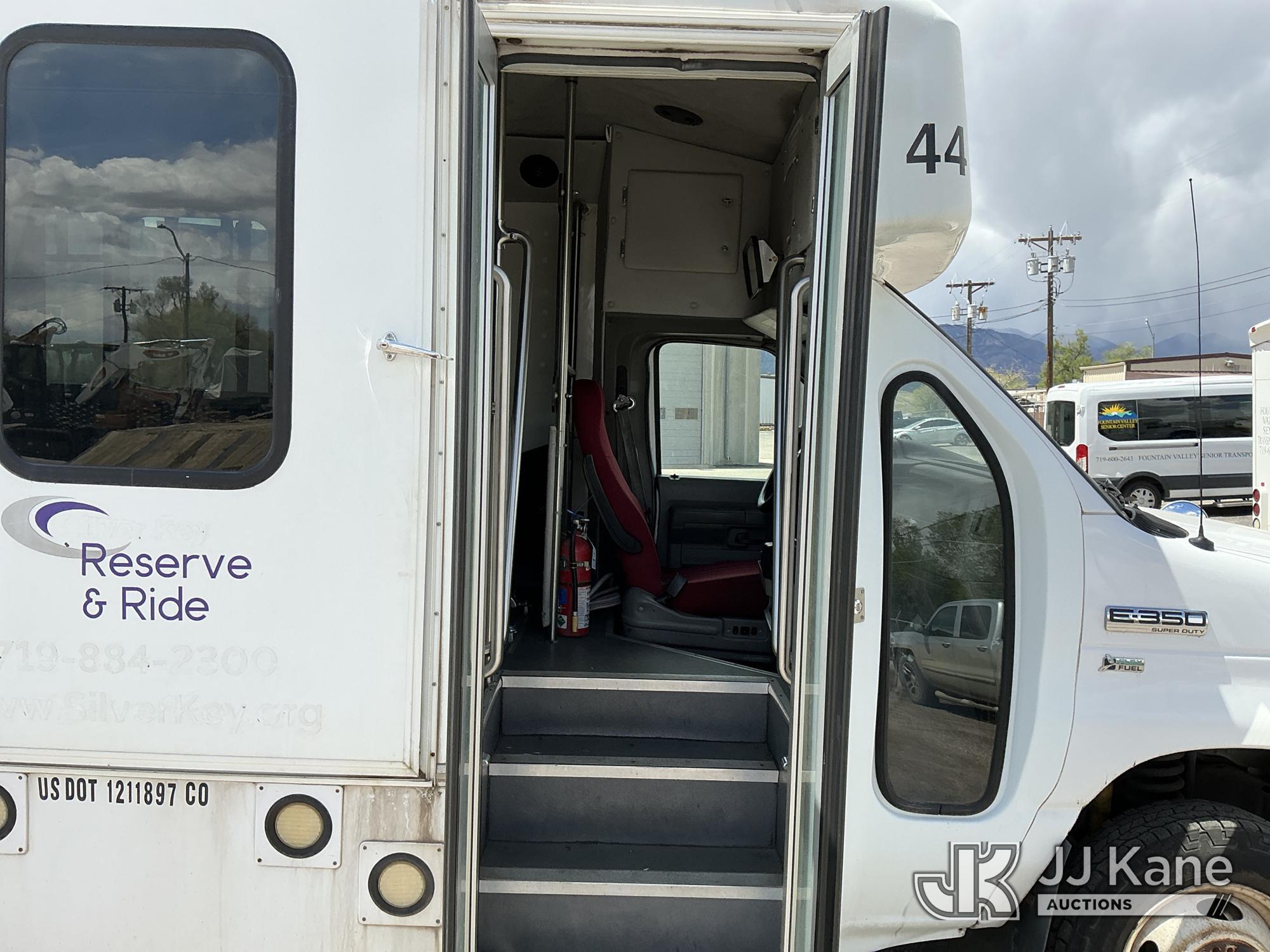 (Fountain, CO) 2009 Ford Econoline E350 Super Duty Passenger Bus Runs & Moves, Lift Operates) (Body