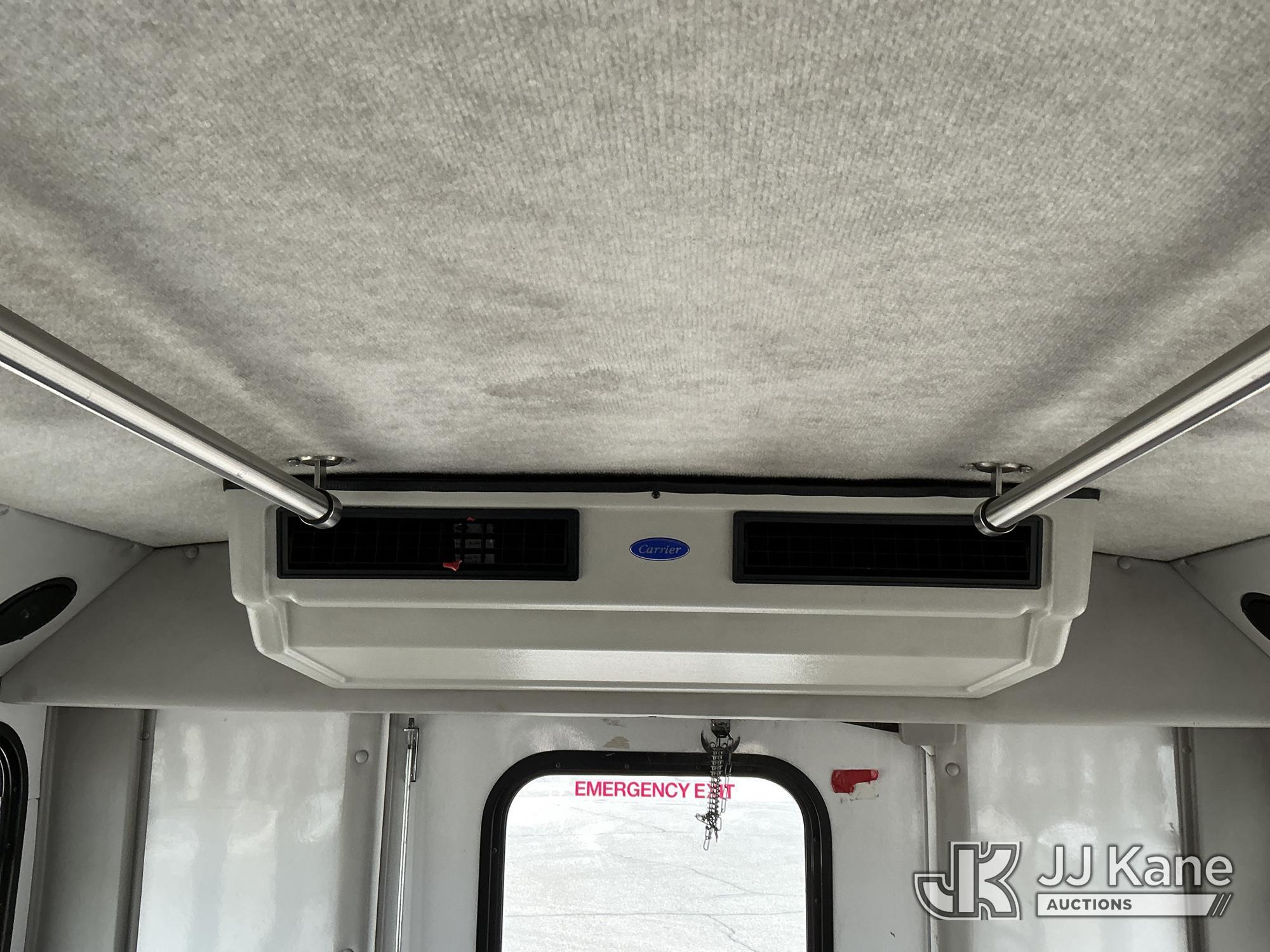 (Fountain, CO) 2009 Ford Econoline E350 Super Duty Passenger Bus Runs & Moves, Lift Operates) (Body