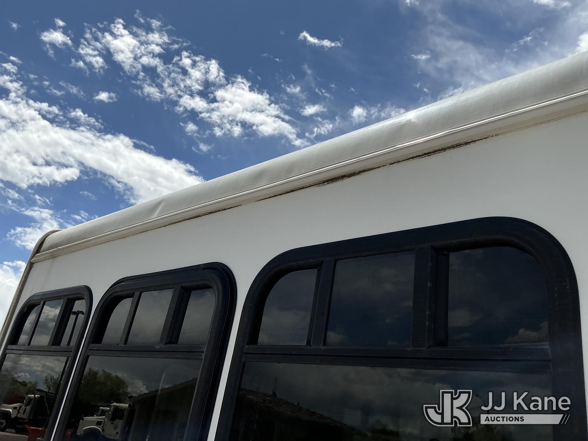 (Fountain, CO) 2009 Ford Econoline E350 Super Duty Passenger Bus Runs & Moves, Lift Operates) (Body