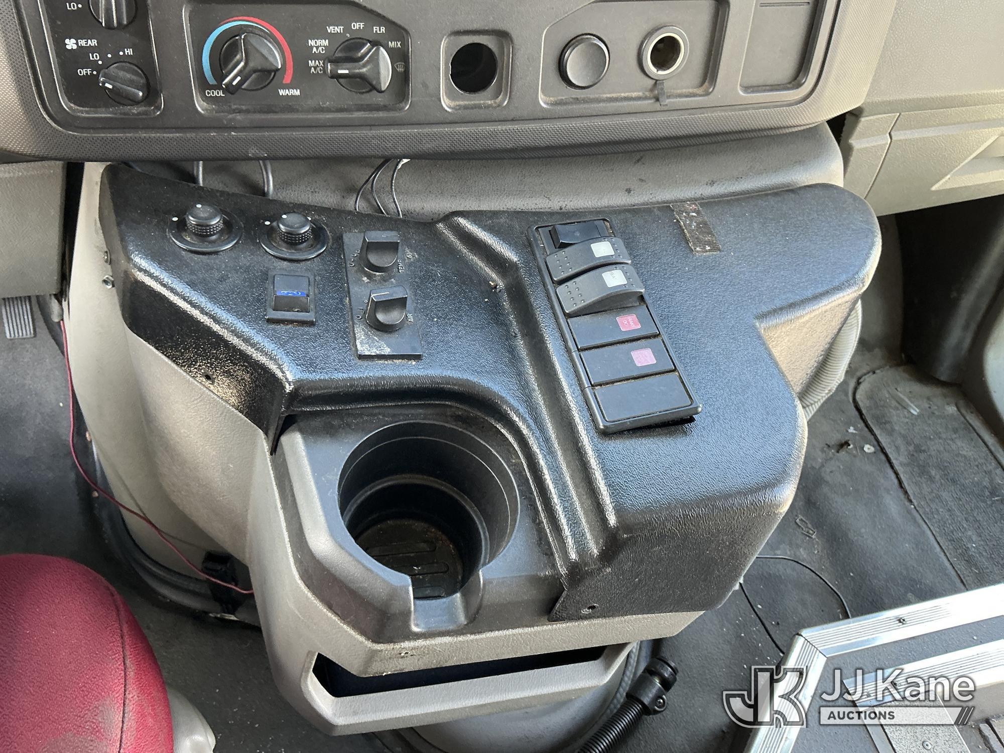 (Fountain, CO) 2009 Ford Econoline E350 Super Duty Passenger Bus Runs & Moves, Lift Operates) (Body
