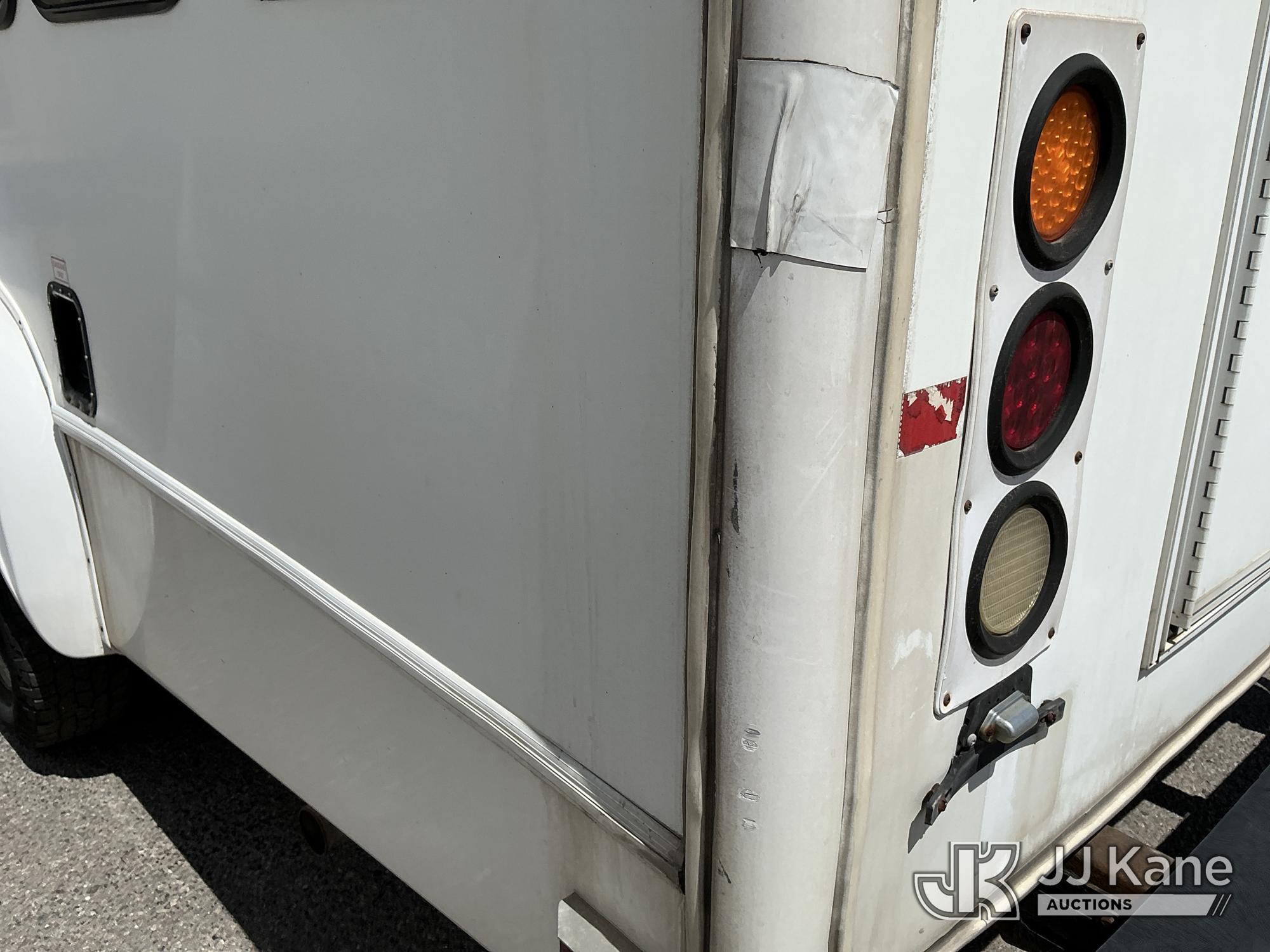 (Fountain, CO) 2009 Ford Econoline E350 Super Duty Passenger Bus Runs & Moves, Lift Operates) (Body