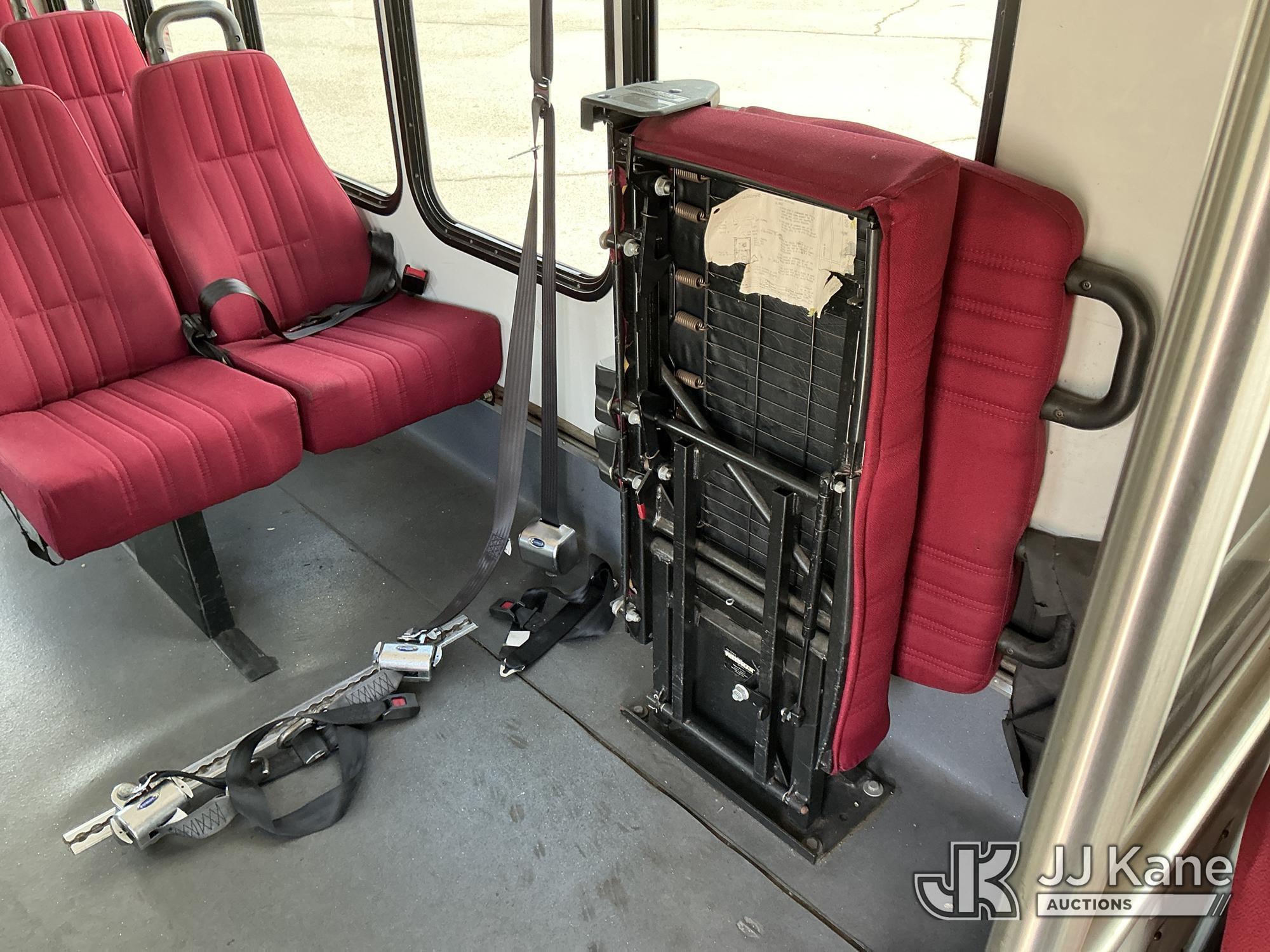 (Fountain, CO) 2009 Ford Econoline E350 Super Duty Passenger Bus Runs & Moves, Lift Operates) (Body