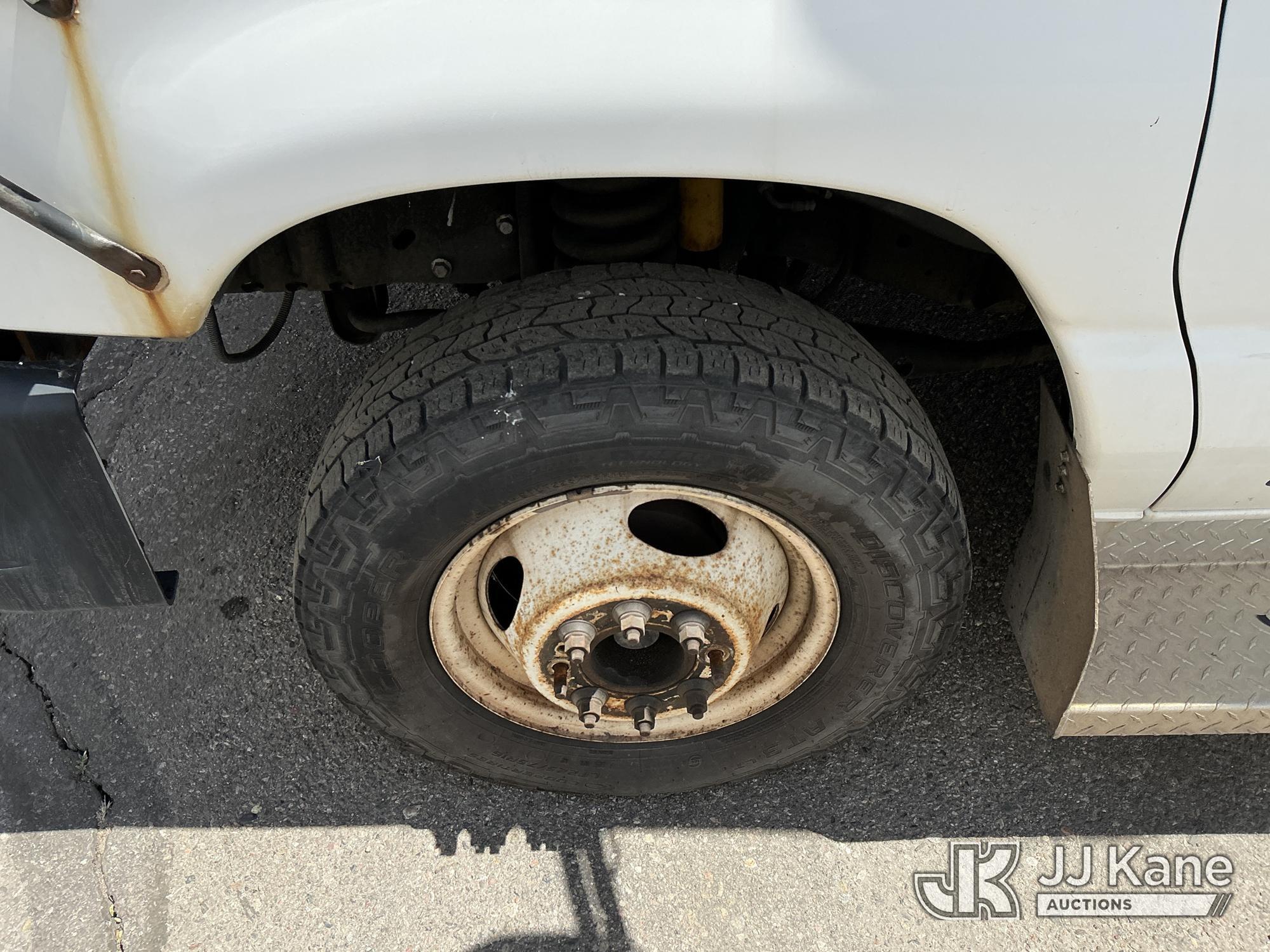(Fountain, CO) 2009 Ford Econoline E350 Super Duty Passenger Bus Runs & Moves, Lift Operates) (Body