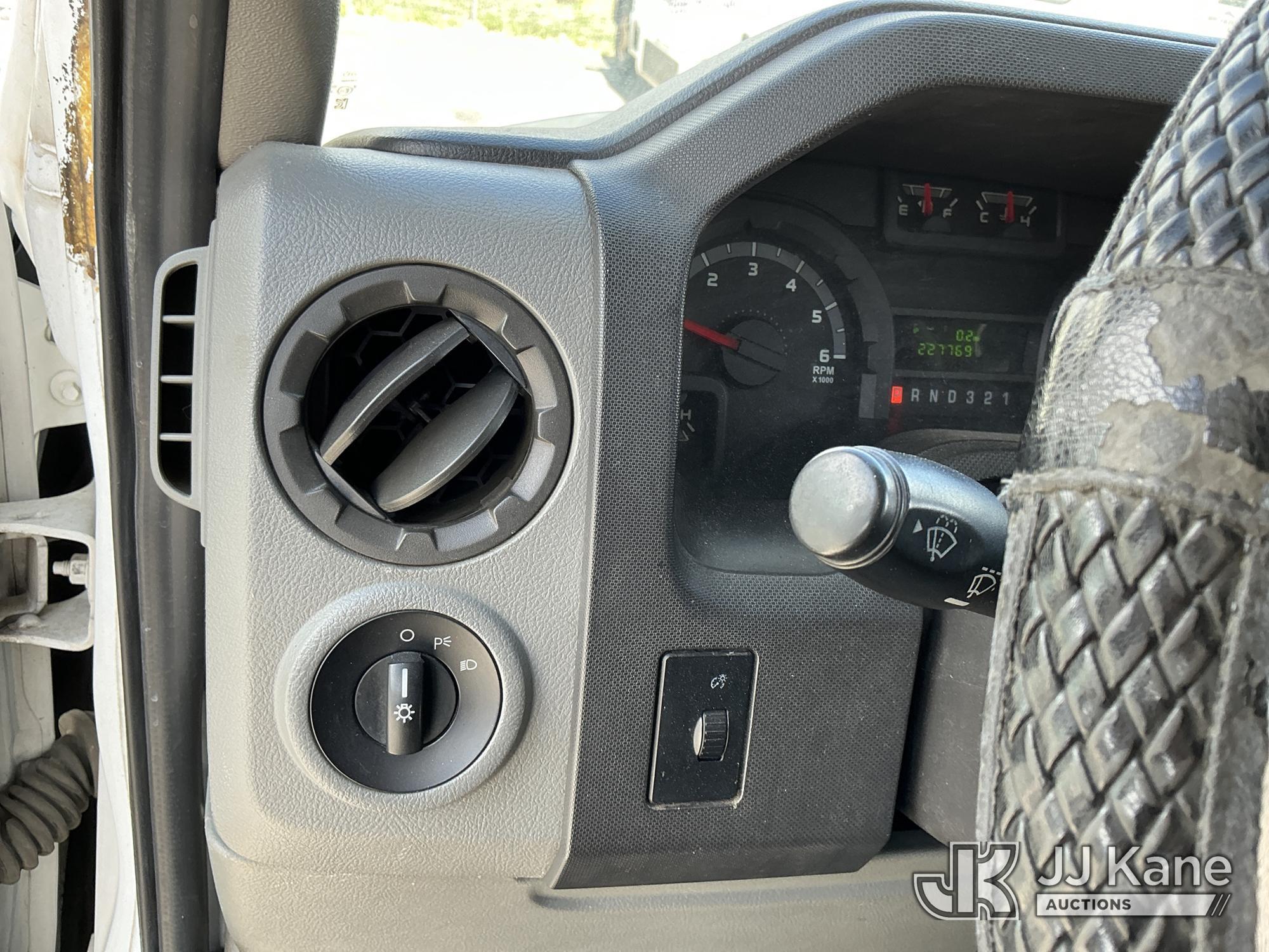 (Fountain, CO) 2009 Ford Econoline E350 Super Duty Passenger Bus Runs & Moves, Lift Operates) (Body