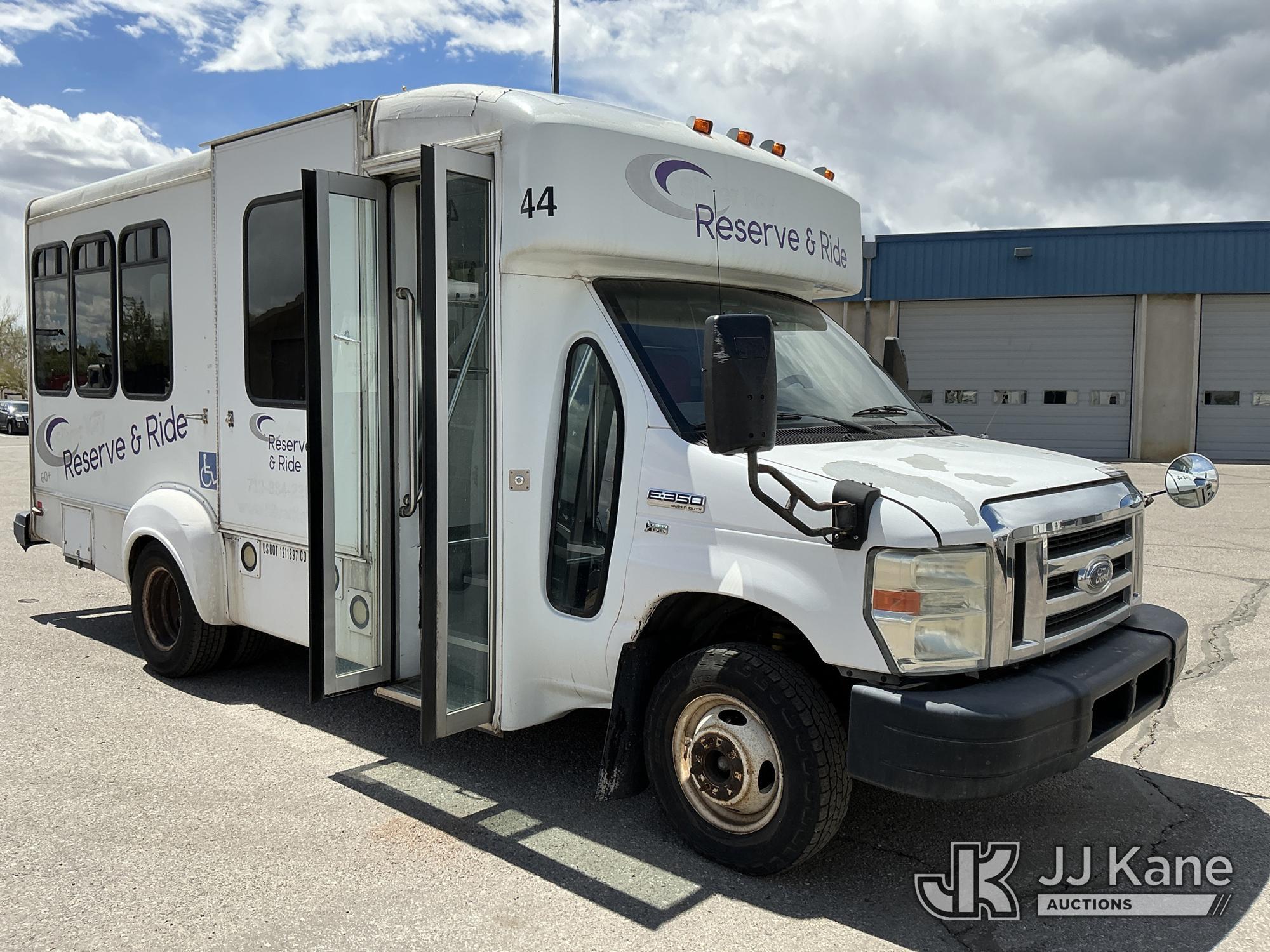 (Fountain, CO) 2009 Ford Econoline E350 Super Duty Passenger Bus Runs & Moves, Lift Operates) (Body