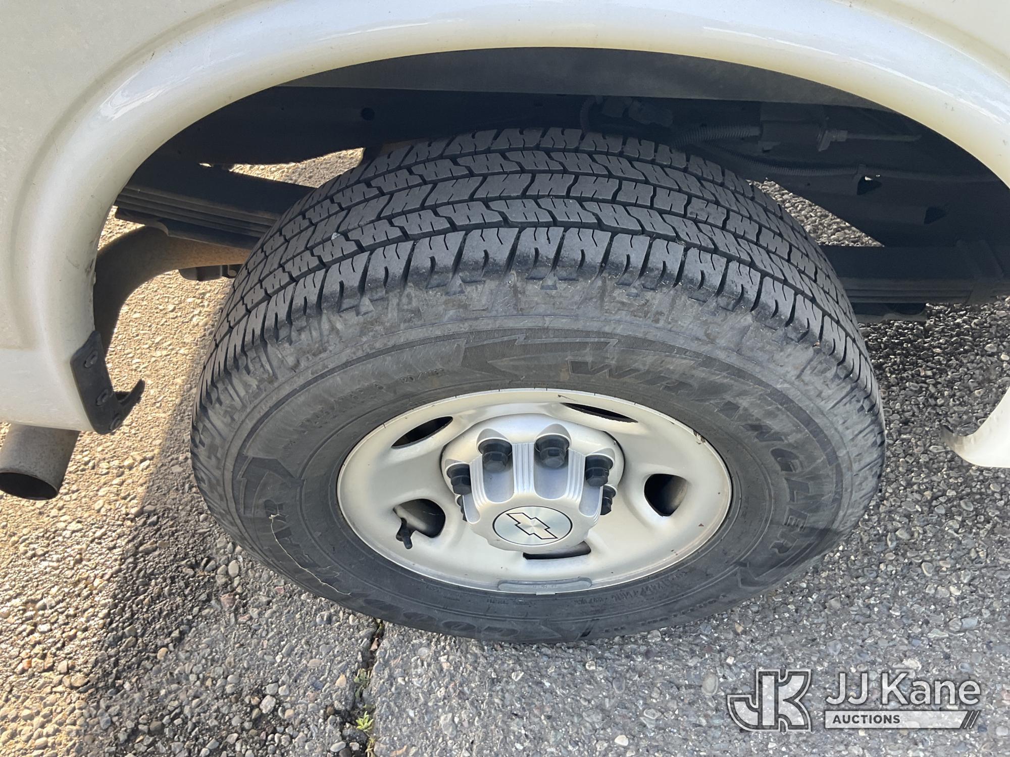 (Dixon, CA) 2017 Chevrolet Express Extended Cargo Van Runs & Moves) (Airbag Light On, ABS Light On,