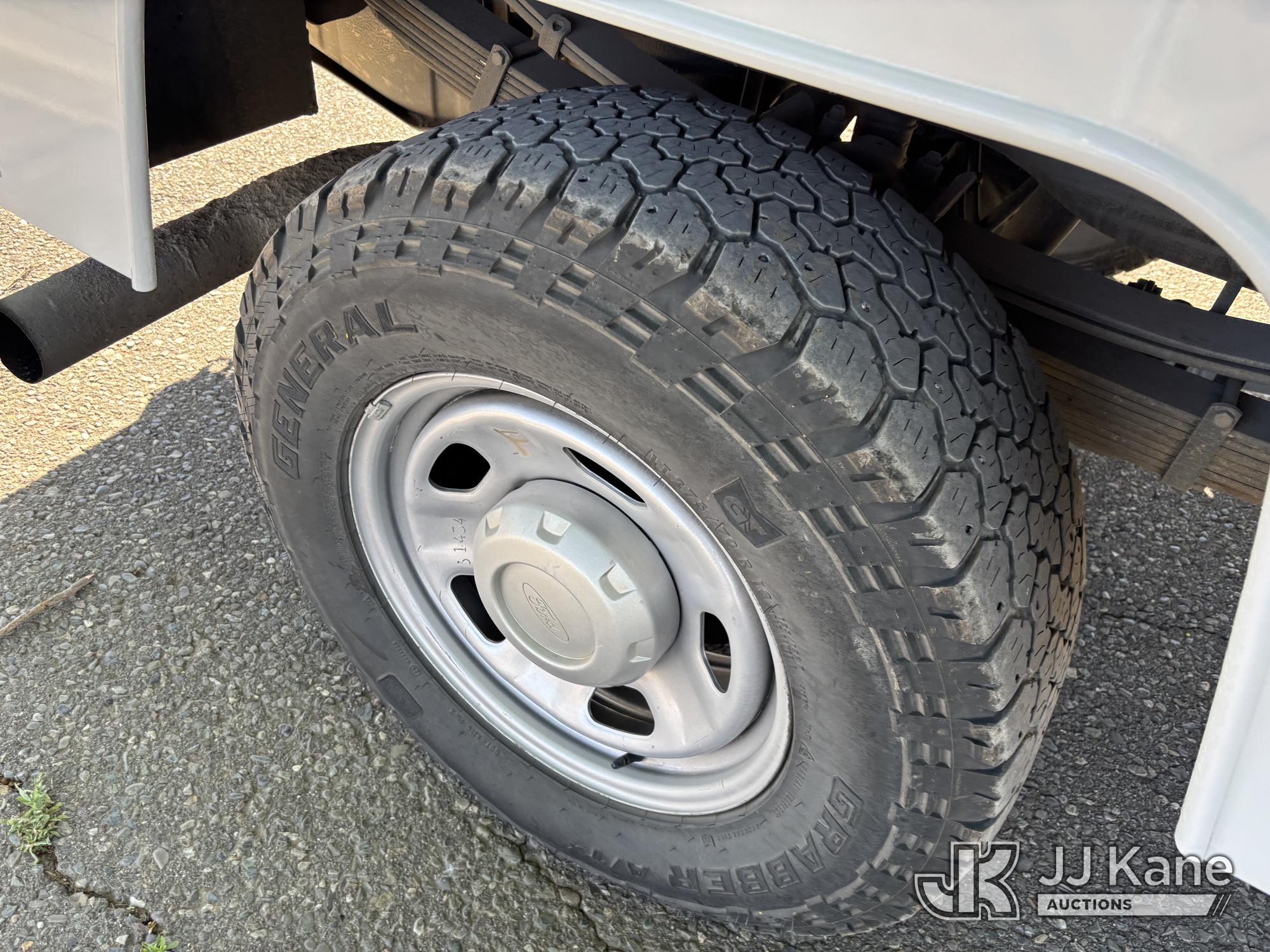 (Dixon, CA) 2005 Ford F-350 SD 4x4 Service Truck Runs & Moves
