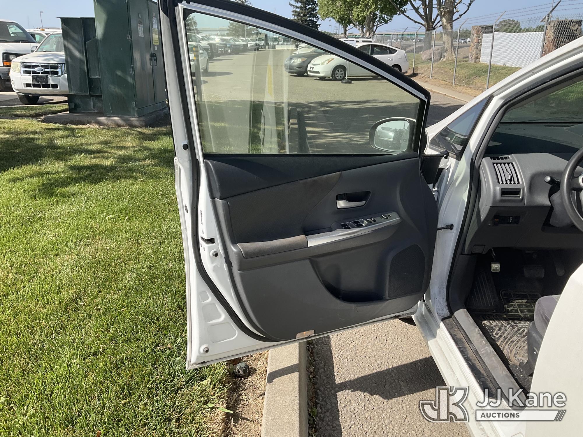 (Dixon, CA) 2012 Toyota Prius Hybrid 4-Door Hatch Back Runs & Moves) (Code C010D, Slight Paint Damag