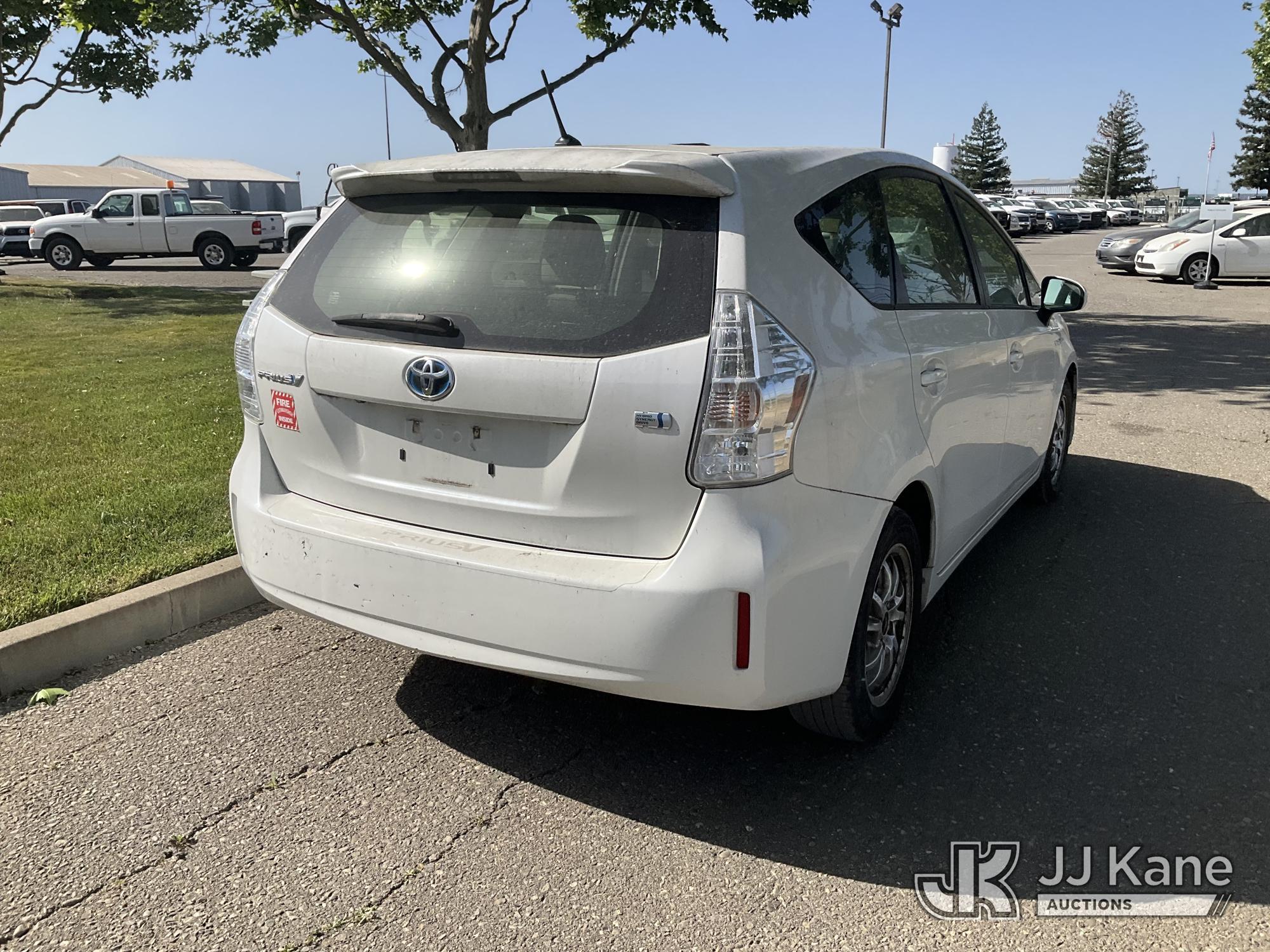 (Dixon, CA) 2012 Toyota Prius Hybrid 4-Door Hatch Back Runs & Moves) (Code C010D, Slight Paint Damag