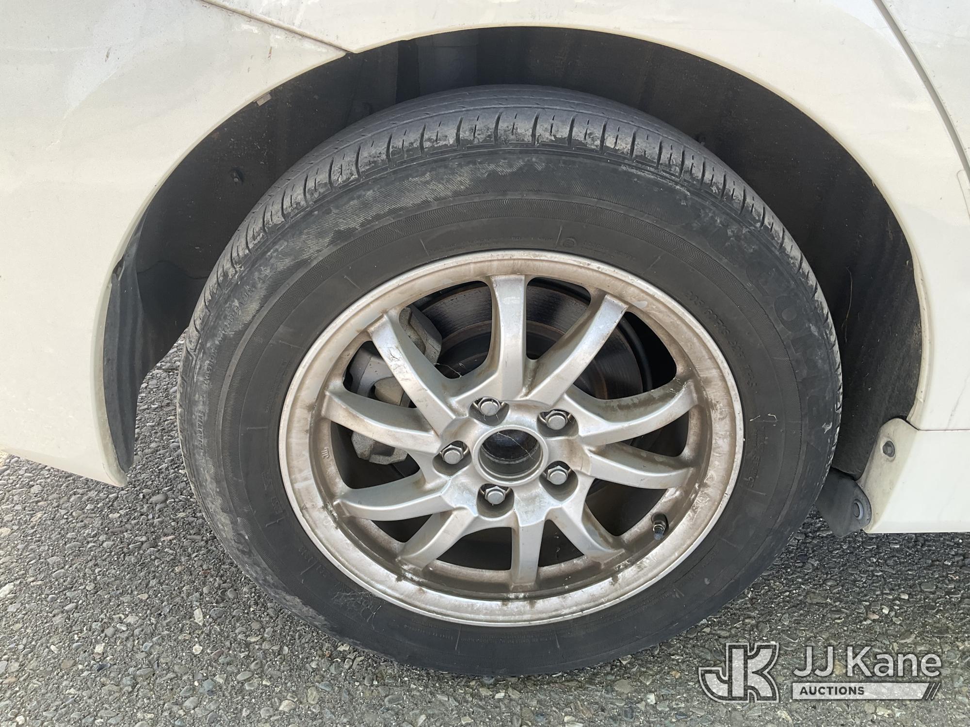 (Dixon, CA) 2012 Toyota Prius Hybrid 4-Door Hatch Back Runs & Moves) (Code C010D, Slight Paint Damag