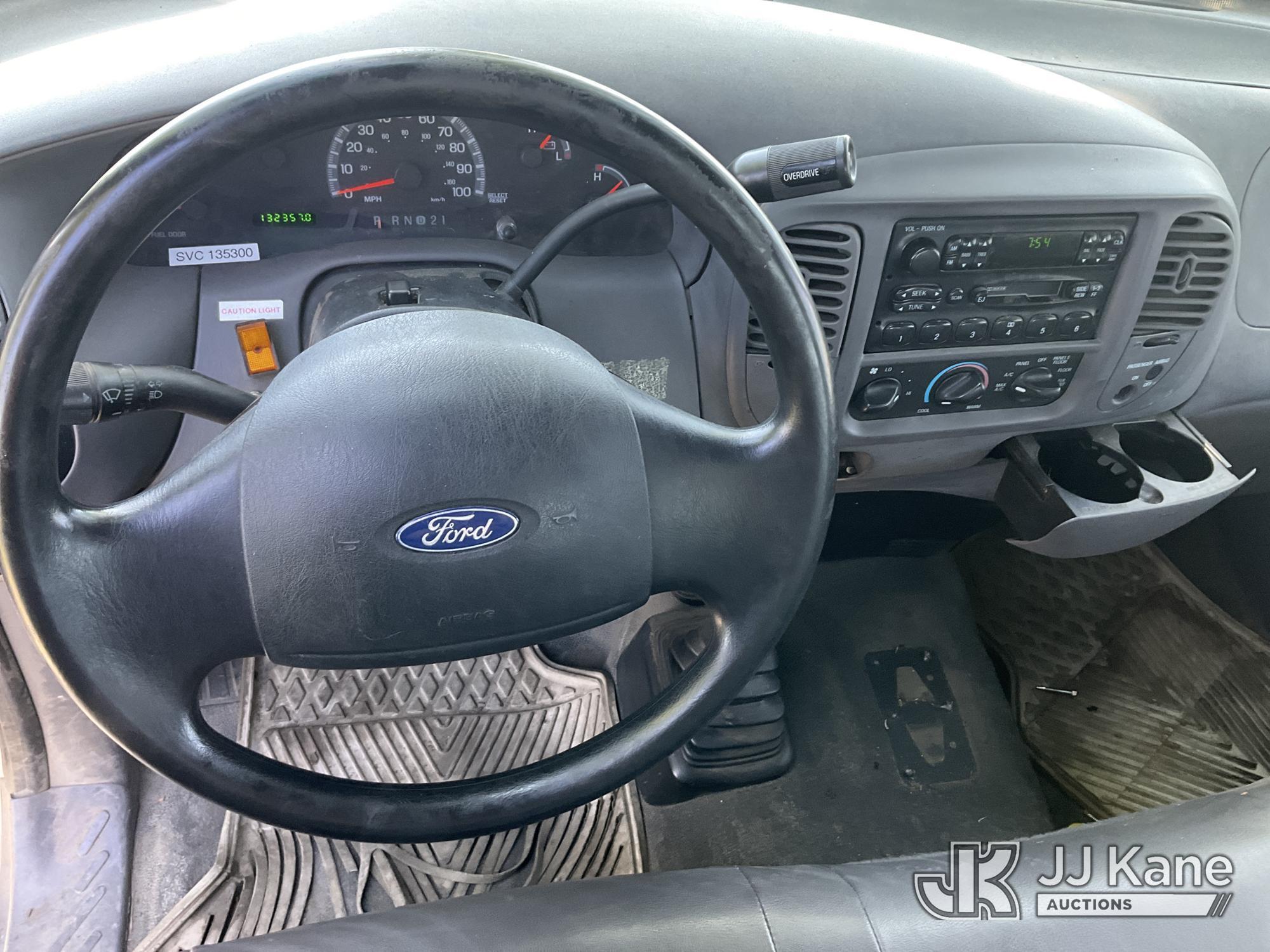 (Dixon, CA) 2004 Ford F-150 Heritage 4x4 Extended-Cab Pickup Truck Runs & Moves