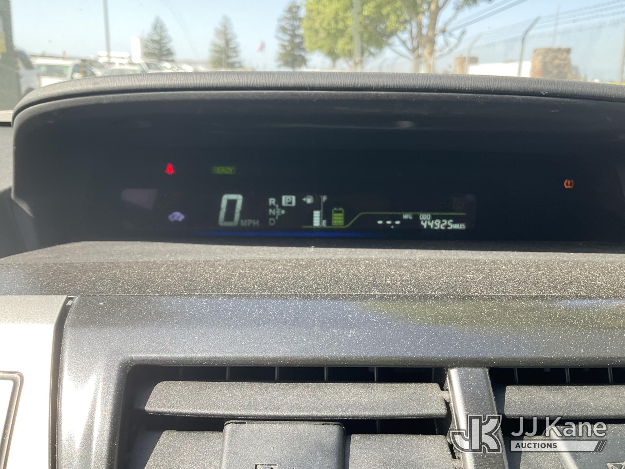 (Dixon, CA) 2012 Toyota Prius Hybrid 4-Door Hatch Back Runs & Moves) (Code C010D, Slight Paint Damag