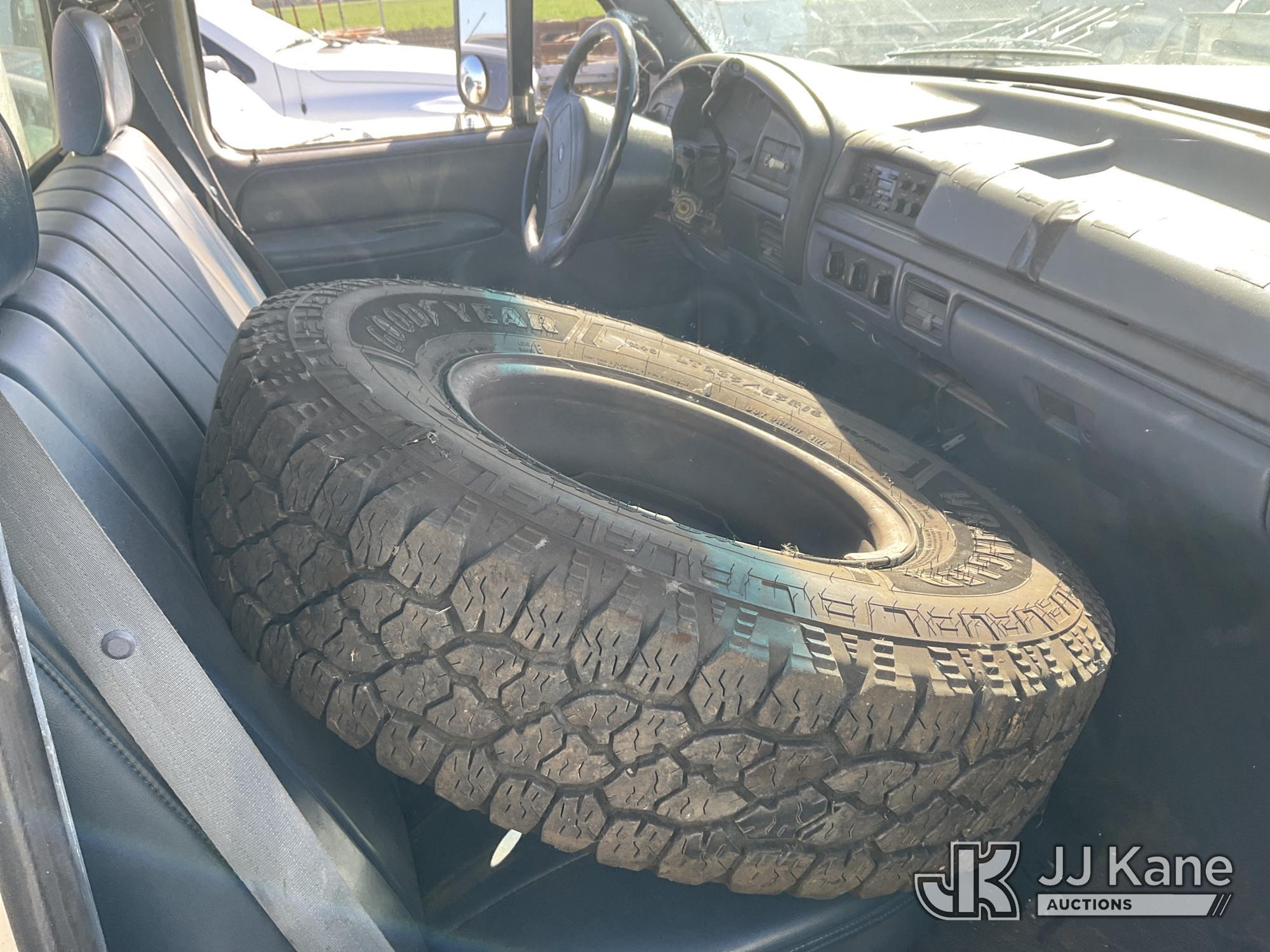 (Dixon, CA) 1993 Ford F250 Pickup Truck Not Running, Condition Unknown) (No Battery, Ignition Damage