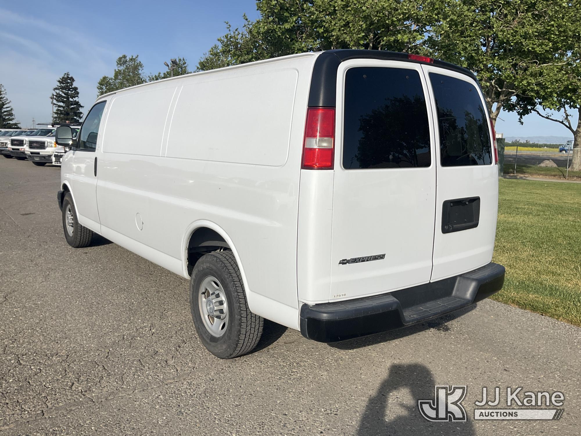 (Dixon, CA) 2017 Chevrolet Express Extended Cargo Van Runs & Moves) (Airbag Light On, ABS Light On,
