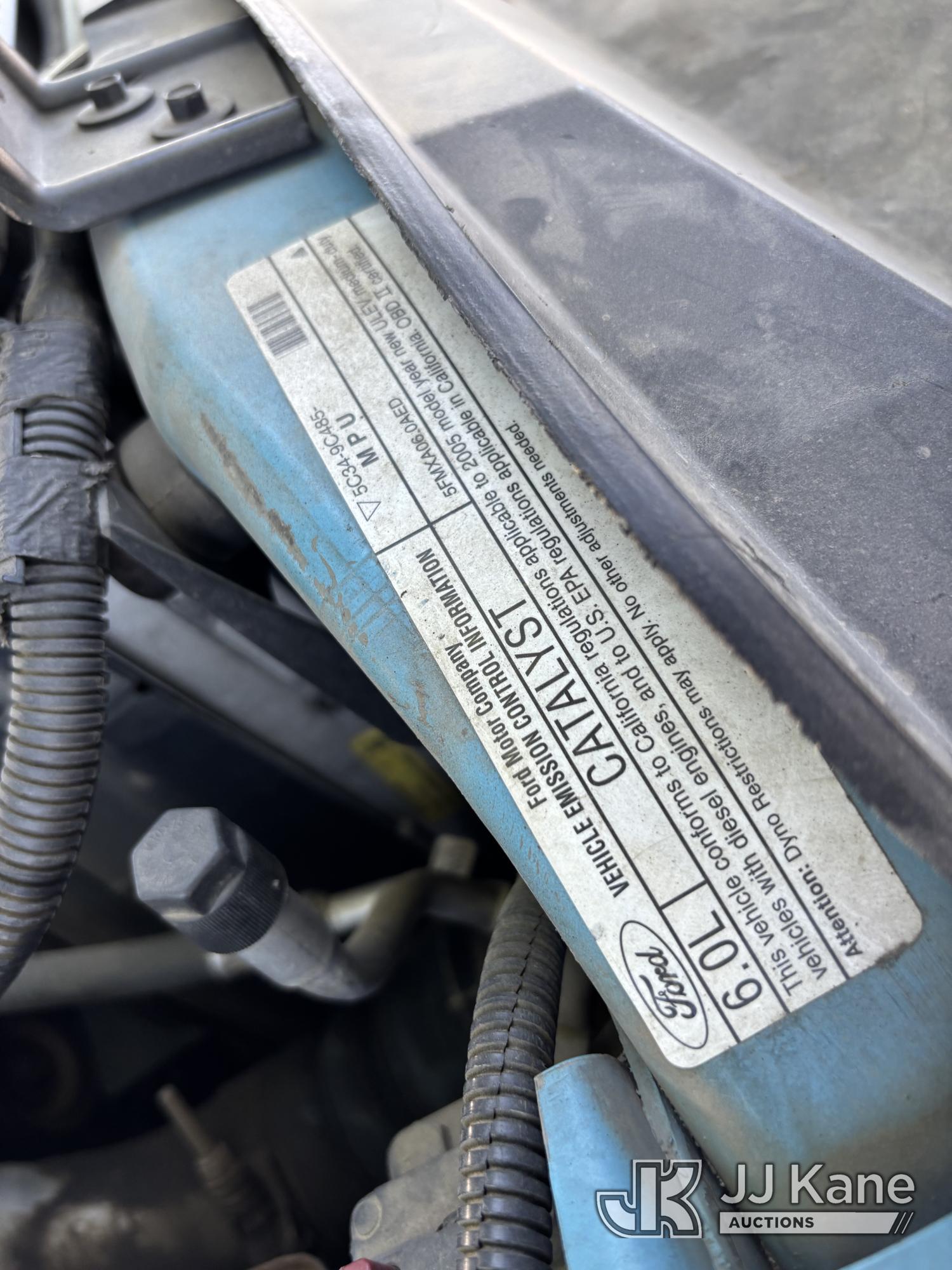 (Dixon, CA) 2005 Ford F-350 SD 4x4 Service Truck Runs & Moves