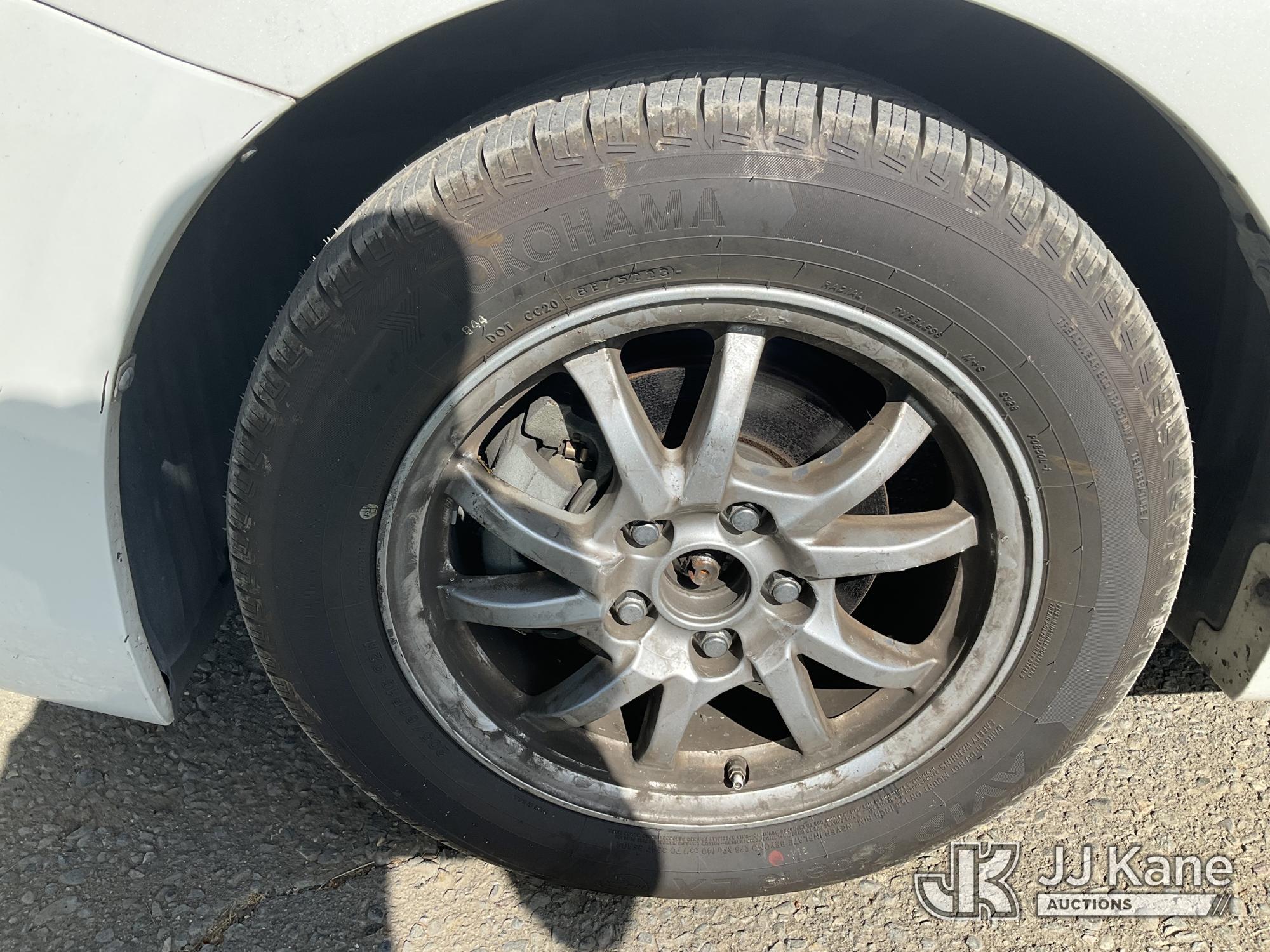(Dixon, CA) 2012 Toyota Prius Hybrid 4-Door Hatch Back Runs & Moves) (Code C010D, Slight Paint Damag