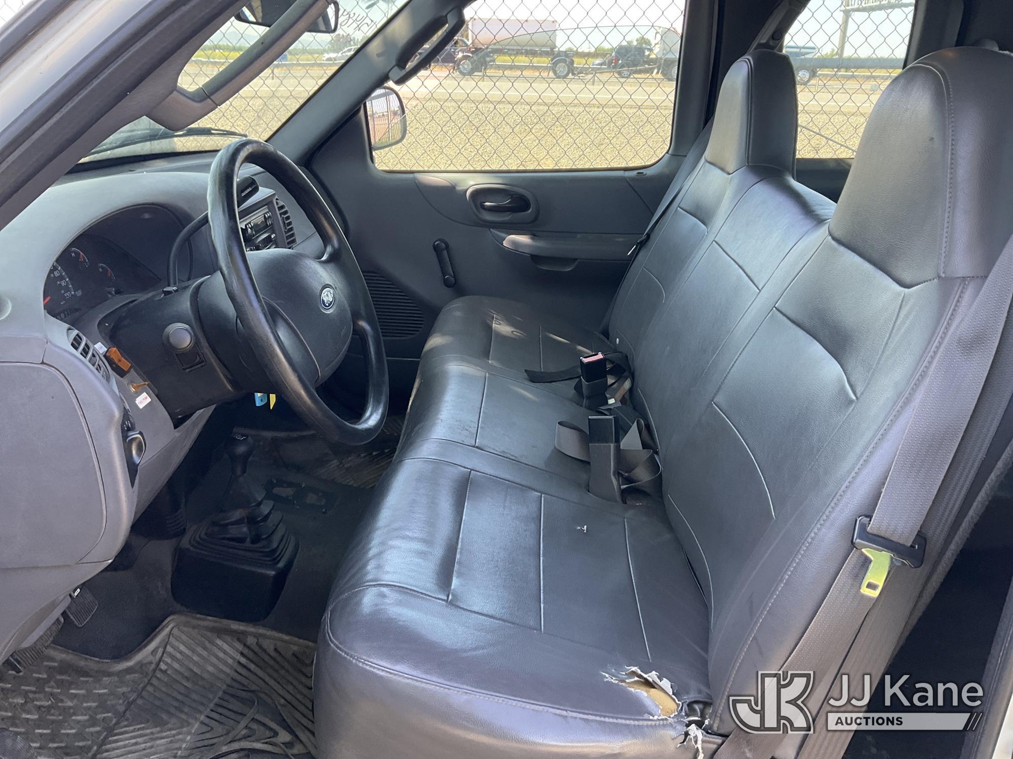 (Dixon, CA) 2004 Ford F-150 Heritage 4x4 Extended-Cab Pickup Truck Runs & Moves