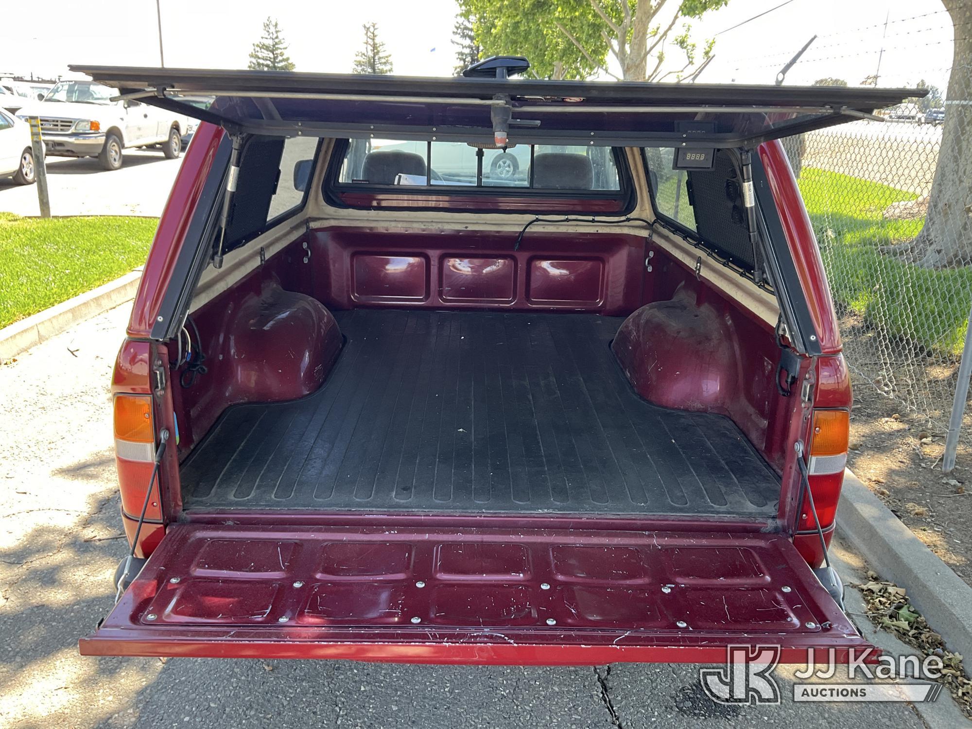 (Dixon, CA) 2000 Toyota Tacoma 4x4 Pickup Truck Runs & Moves