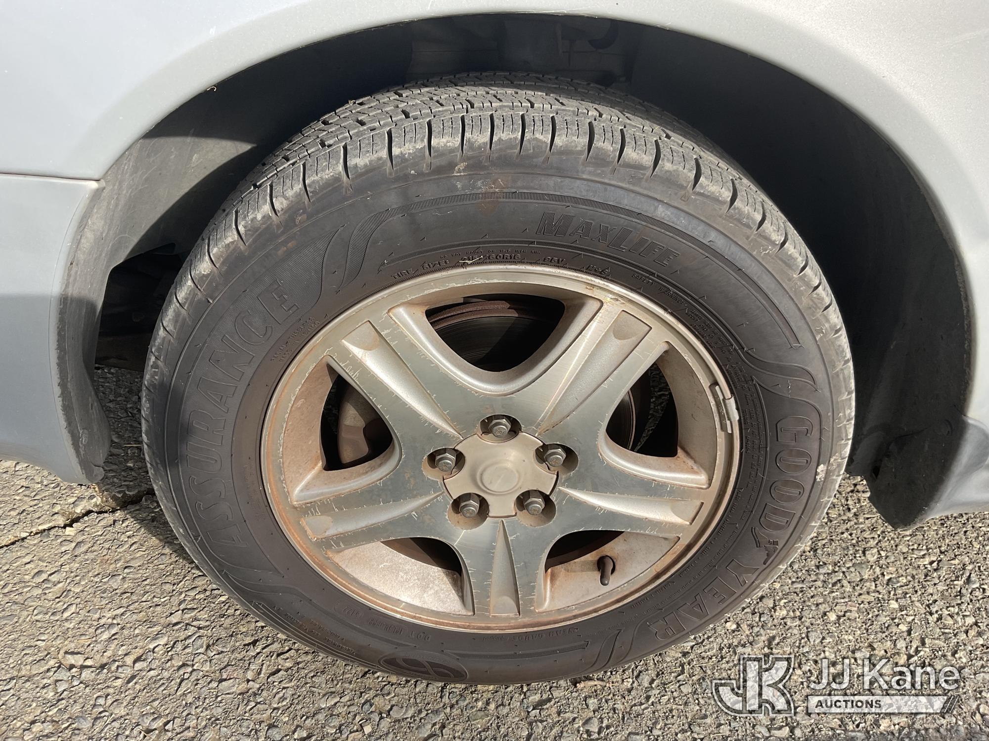 (Dixon, CA) 2000 Ford Taurus SE 4-Door Sedan Runs & Moves