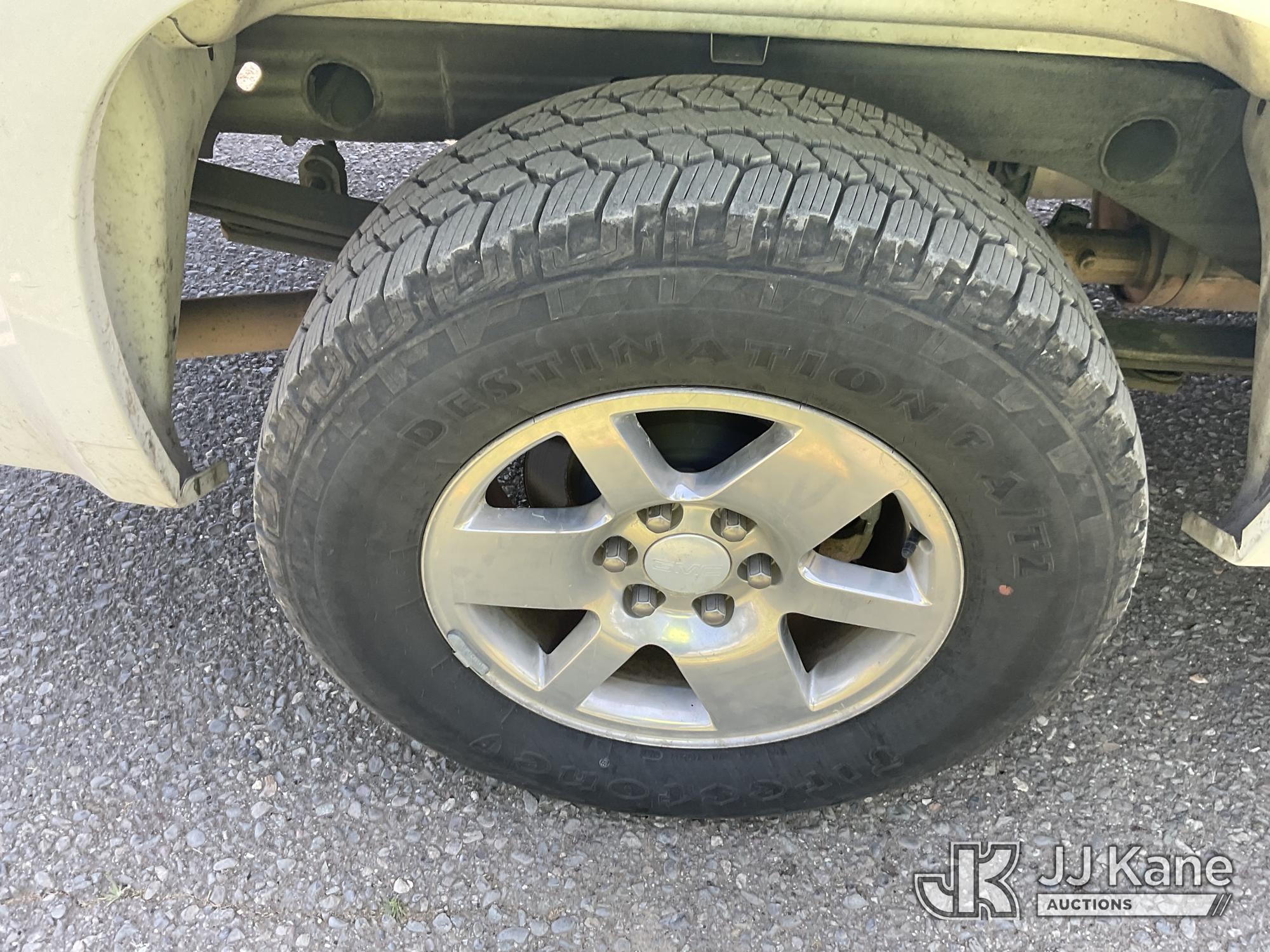 (Dixon, CA) 2012 GMC Sierra Hybrid Crew-Cab Pickup Truck Runs & Moves