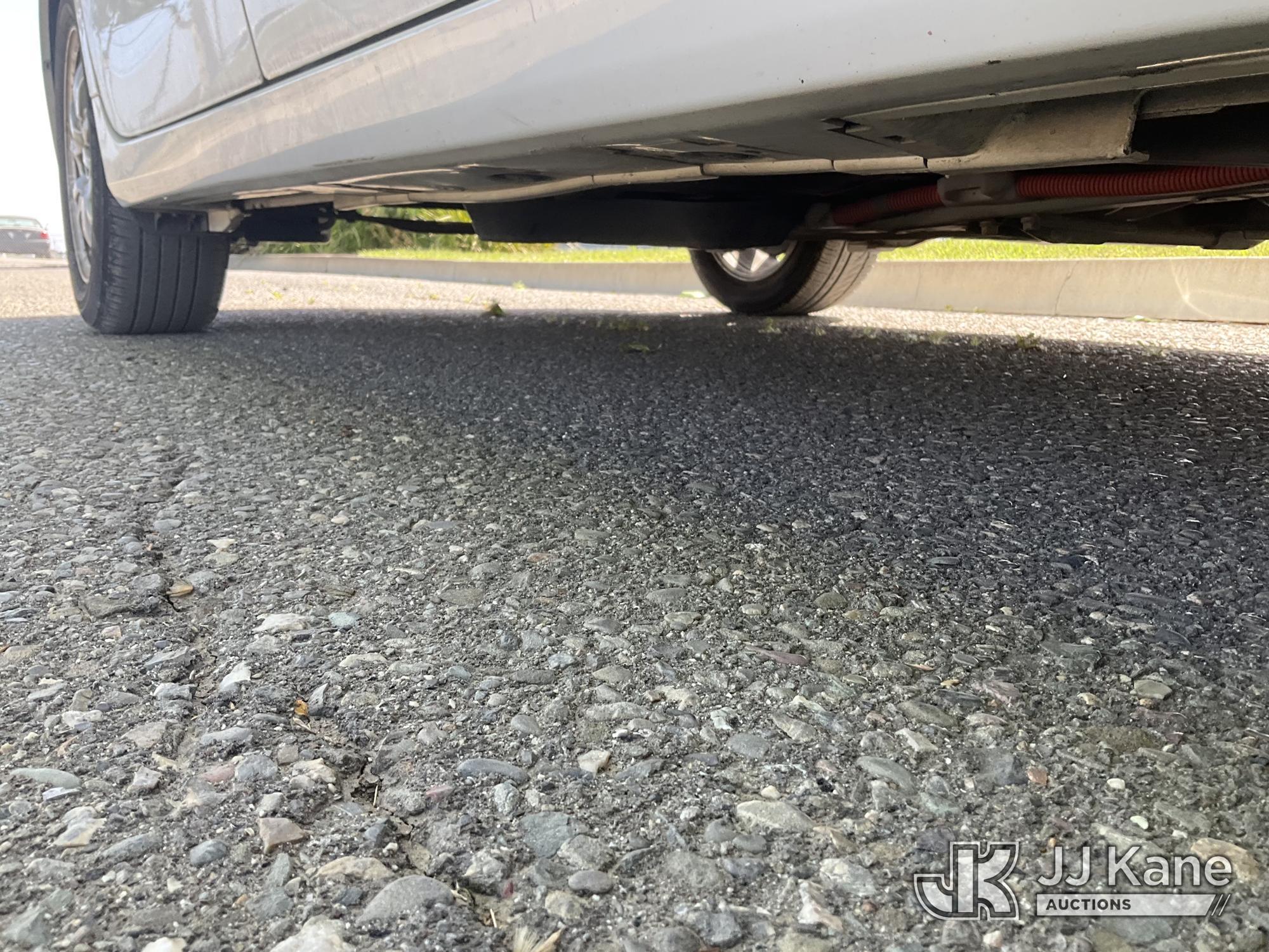 (Dixon, CA) 2012 Toyota Prius Hybrid 4-Door Hatch Back Runs & Moves) (Code C010D, Slight Paint Damag