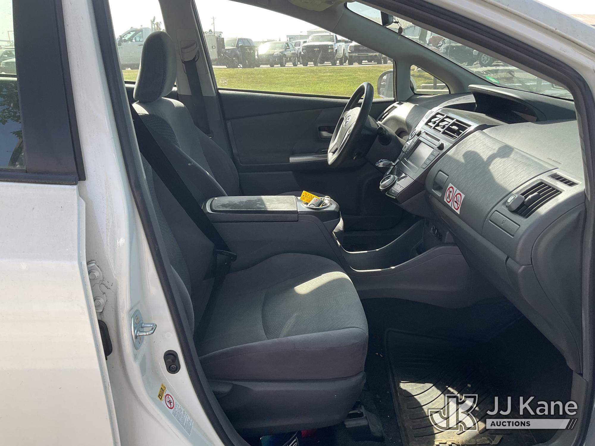 (Dixon, CA) 2012 Toyota Prius Hybrid 4-Door Hatch Back Runs & Moves) (Code C010D, Slight Paint Damag