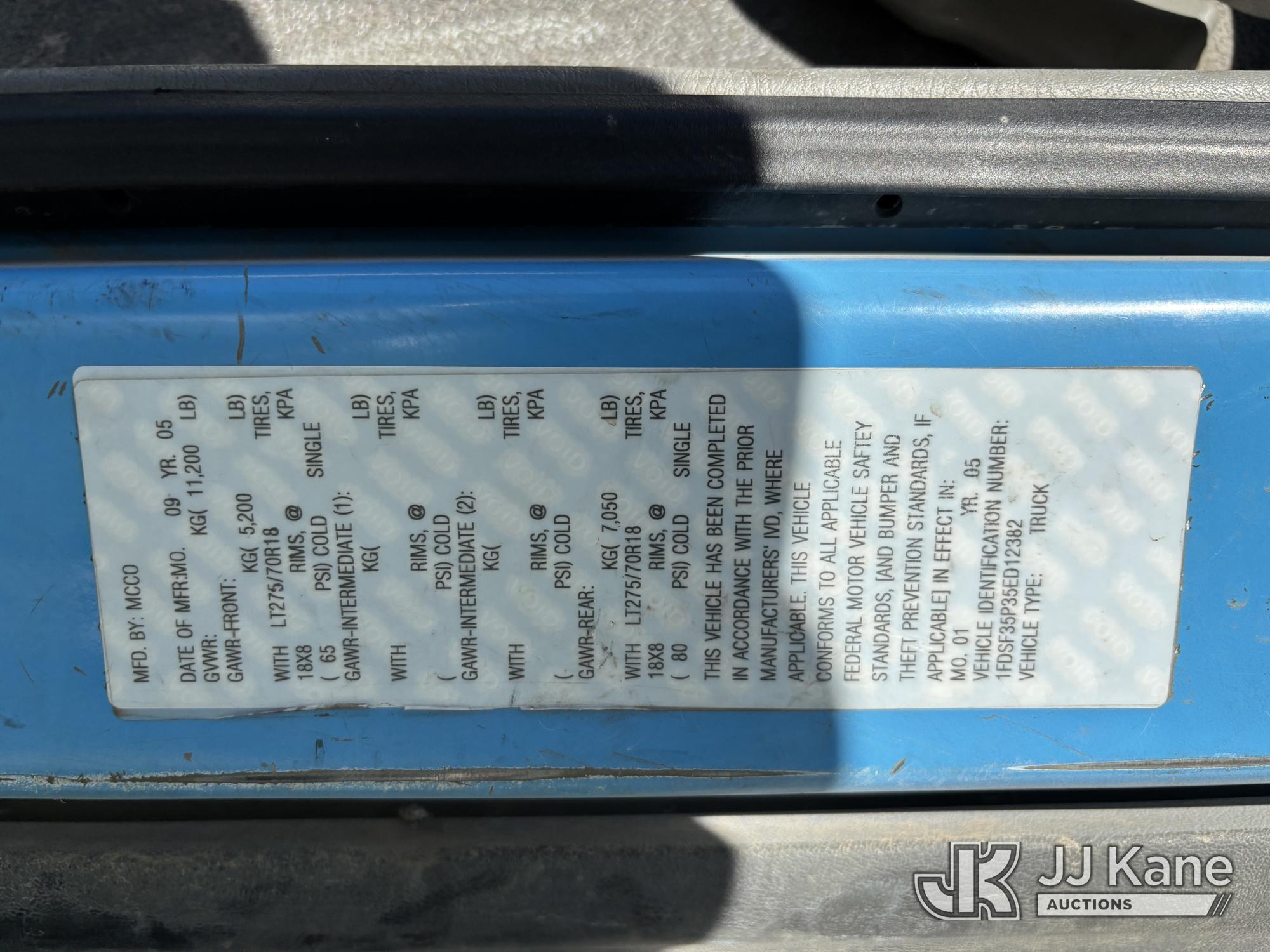 (Dixon, CA) 2005 Ford F-350 SD 4x4 Service Truck Runs & Moves