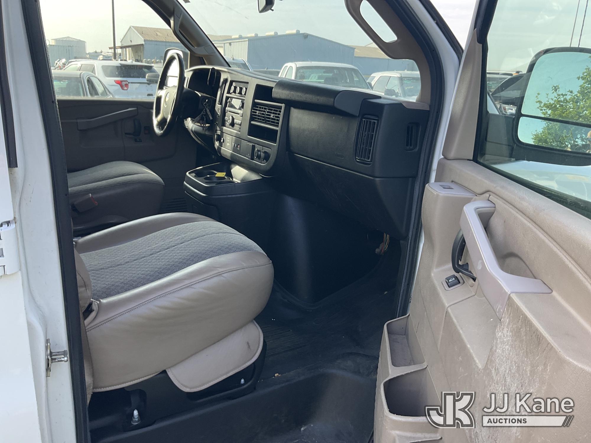 (Dixon, CA) 2017 Chevrolet Express Extended Cargo Van Runs & Moves) (Airbag Light On, ABS Light On,