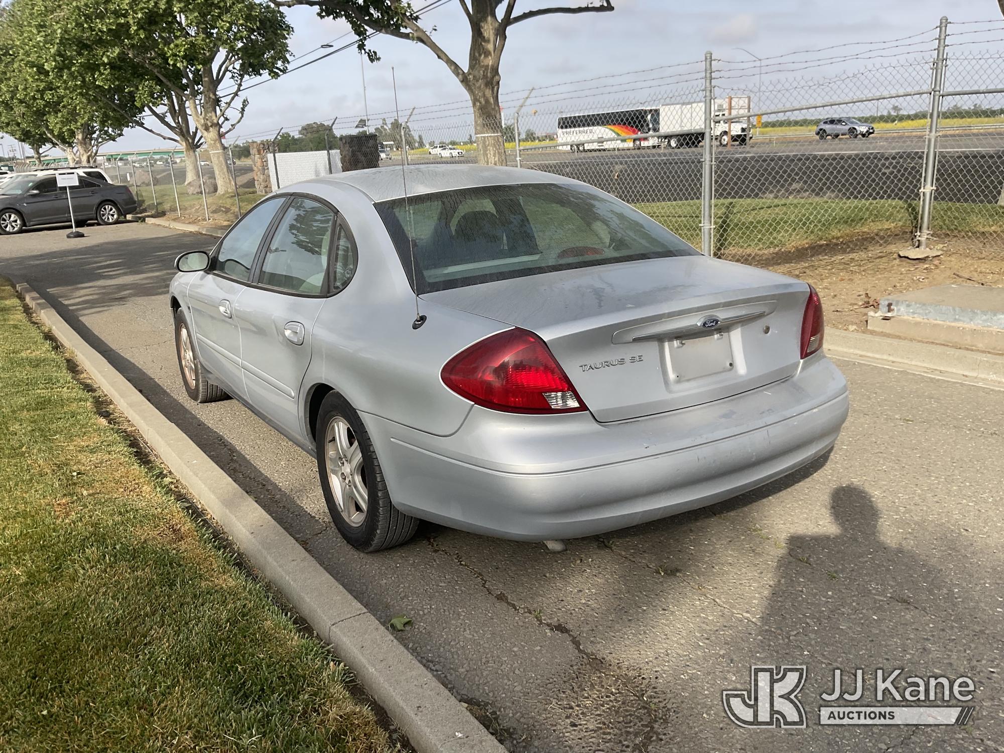 (Dixon, CA) 2000 Ford Taurus SE 4-Door Sedan Runs & Moves