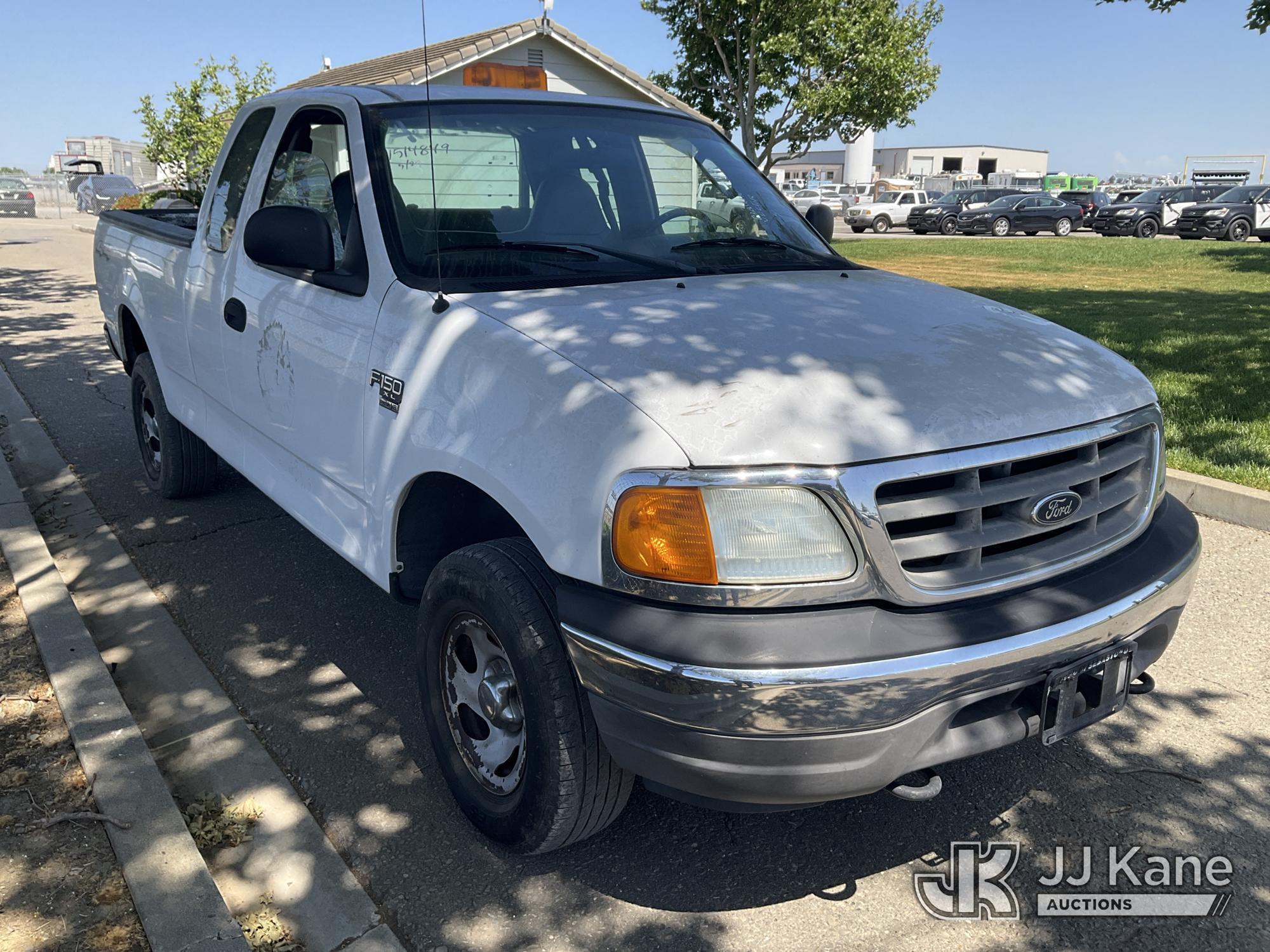 (Dixon, CA) 2004 Ford F-150 Heritage 4x4 Extended-Cab Pickup Truck Runs & Moves