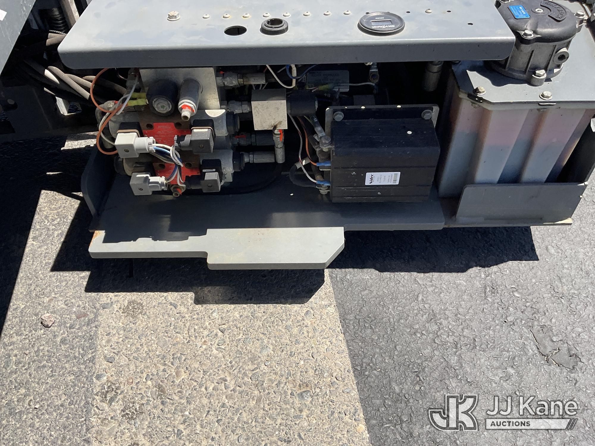 (Dixon, CA) 2018 SkyJack SJIII-3219 Self-Propelled Scissor Lift Runs, Moves, & Operates