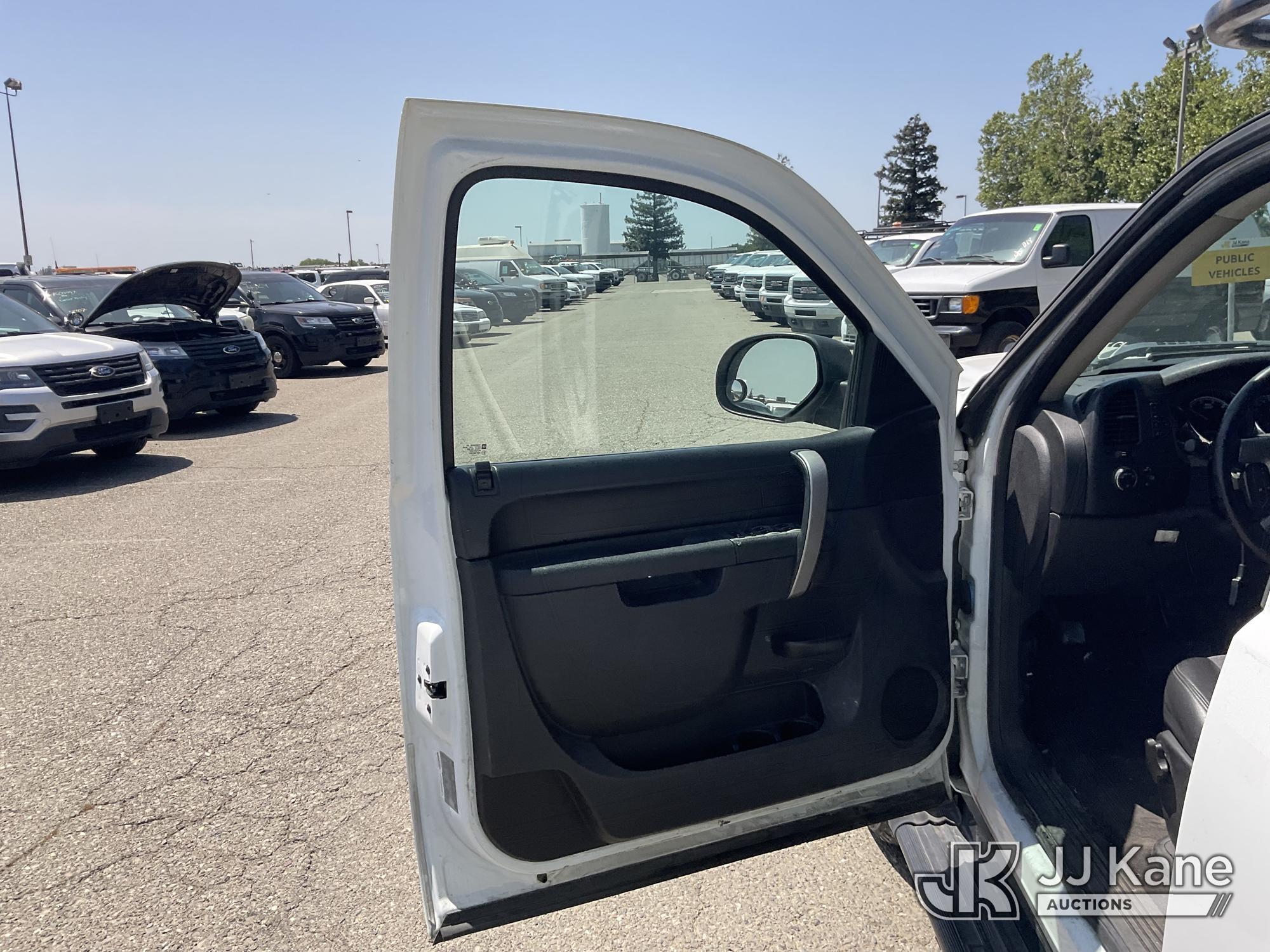 (Dixon, CA) 2012 GMC Sierra Hybrid Crew-Cab Pickup Truck Runs & Moves