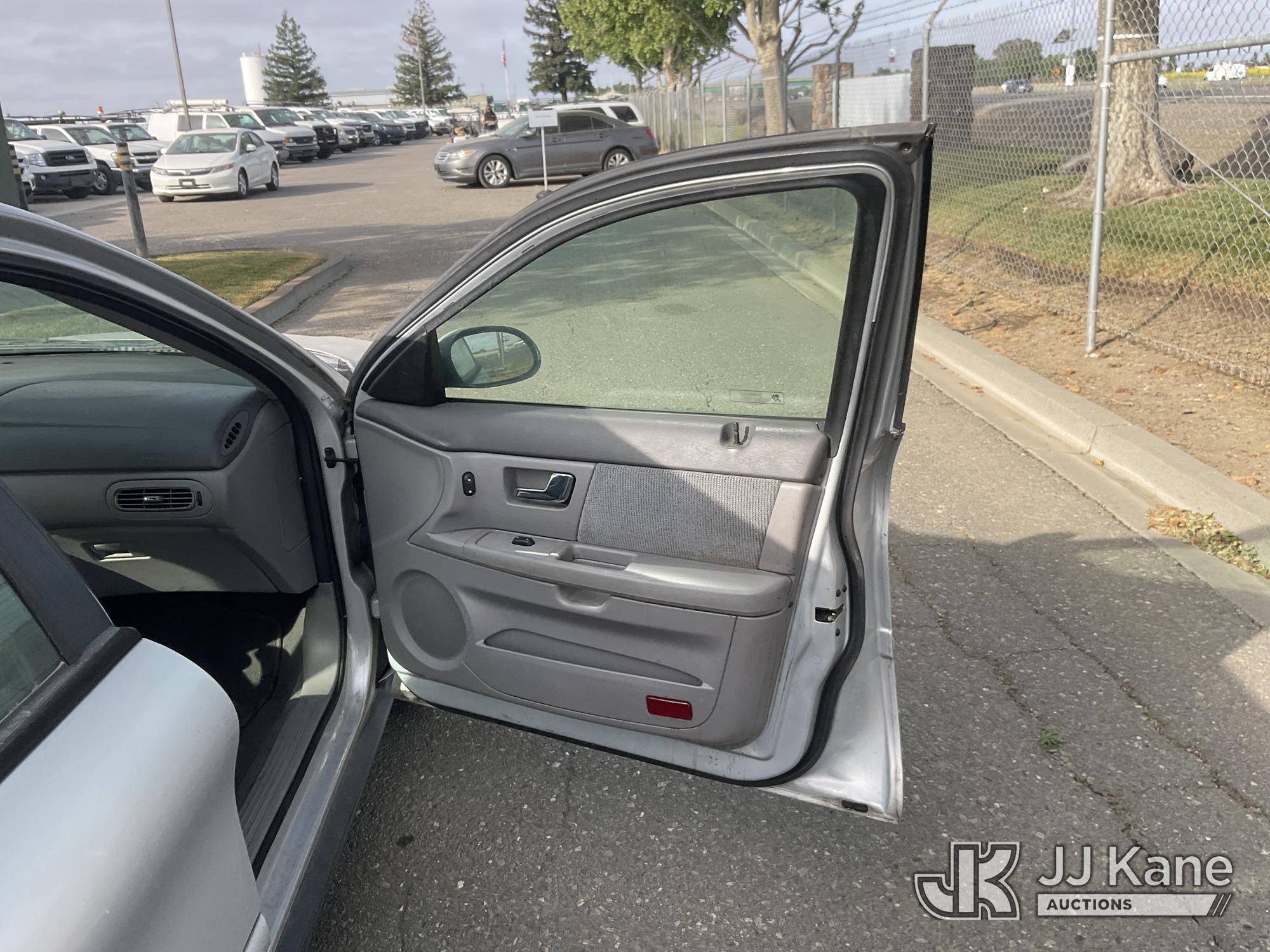 (Dixon, CA) 2000 Ford Taurus SE 4-Door Sedan Runs & Moves