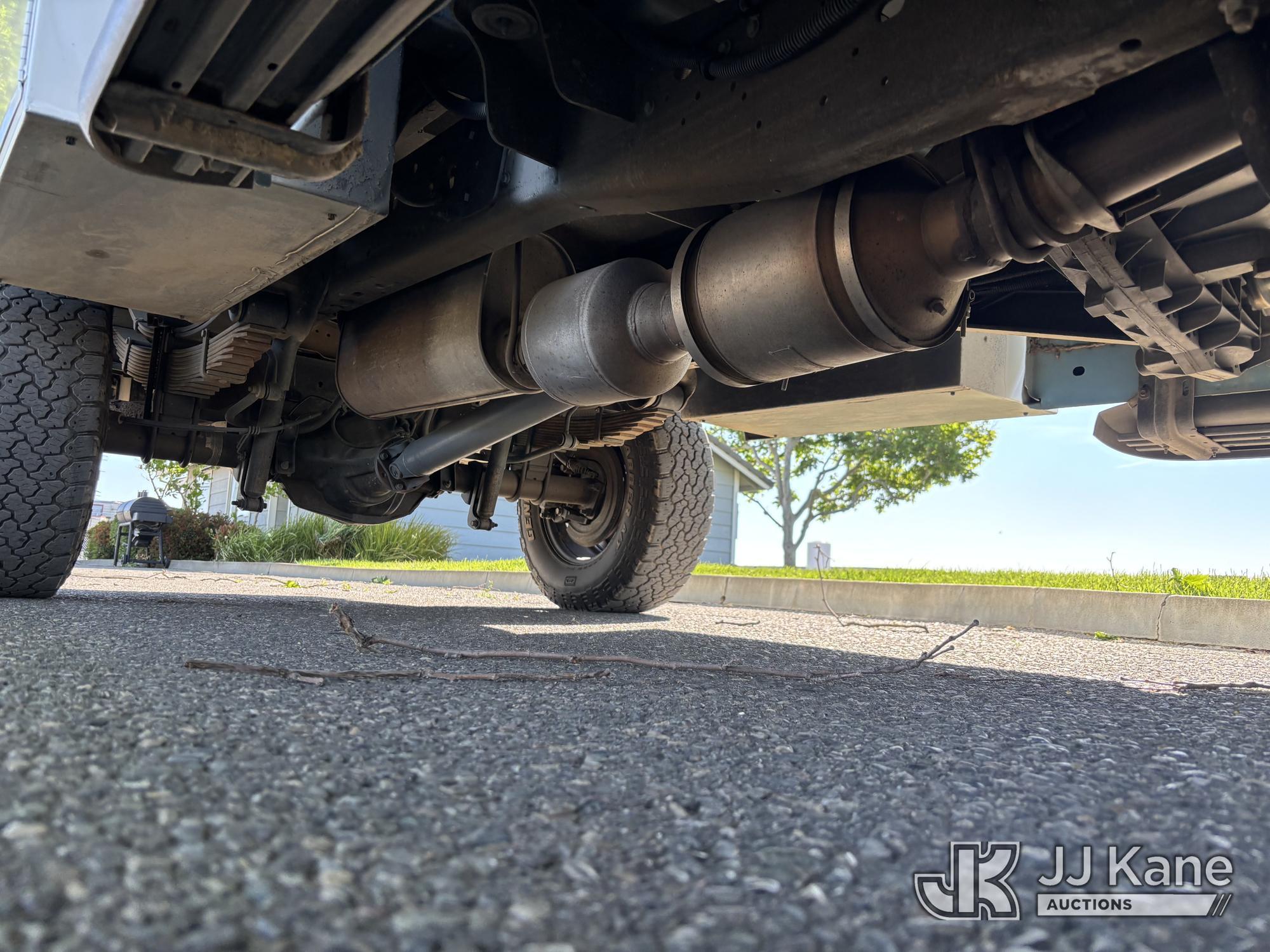 (Dixon, CA) 2005 Ford F-350 SD 4x4 Service Truck Runs & Moves