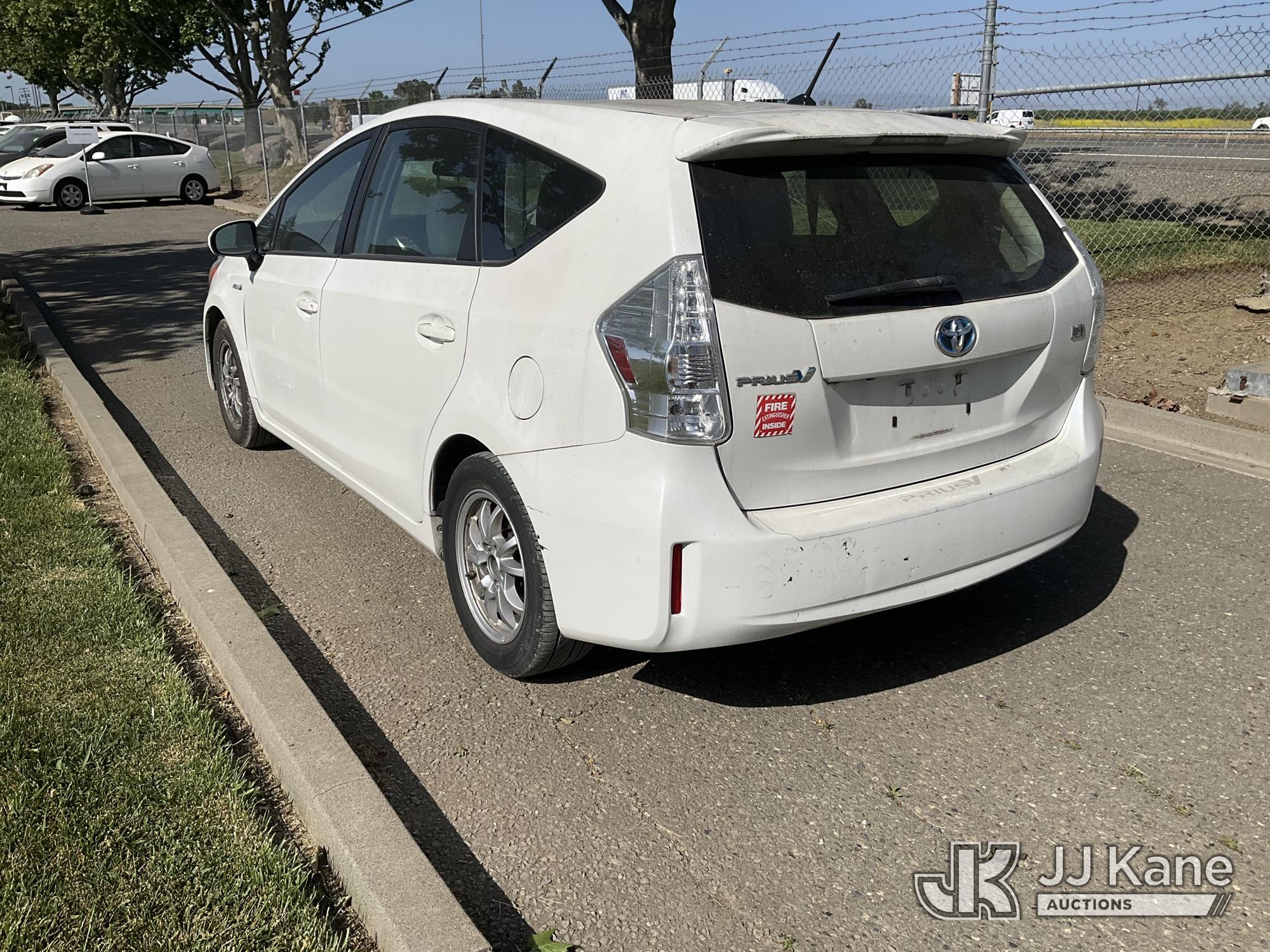 (Dixon, CA) 2012 Toyota Prius Hybrid 4-Door Hatch Back Runs & Moves) (Code C010D, Slight Paint Damag