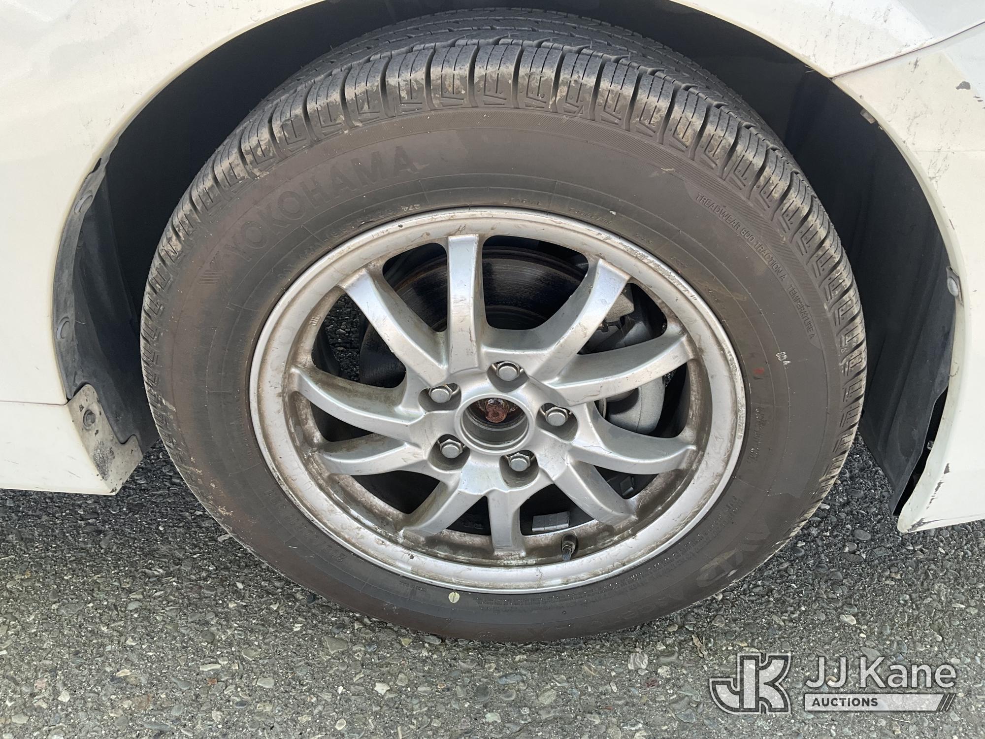 (Dixon, CA) 2012 Toyota Prius Hybrid 4-Door Hatch Back Runs & Moves) (Code C010D, Slight Paint Damag
