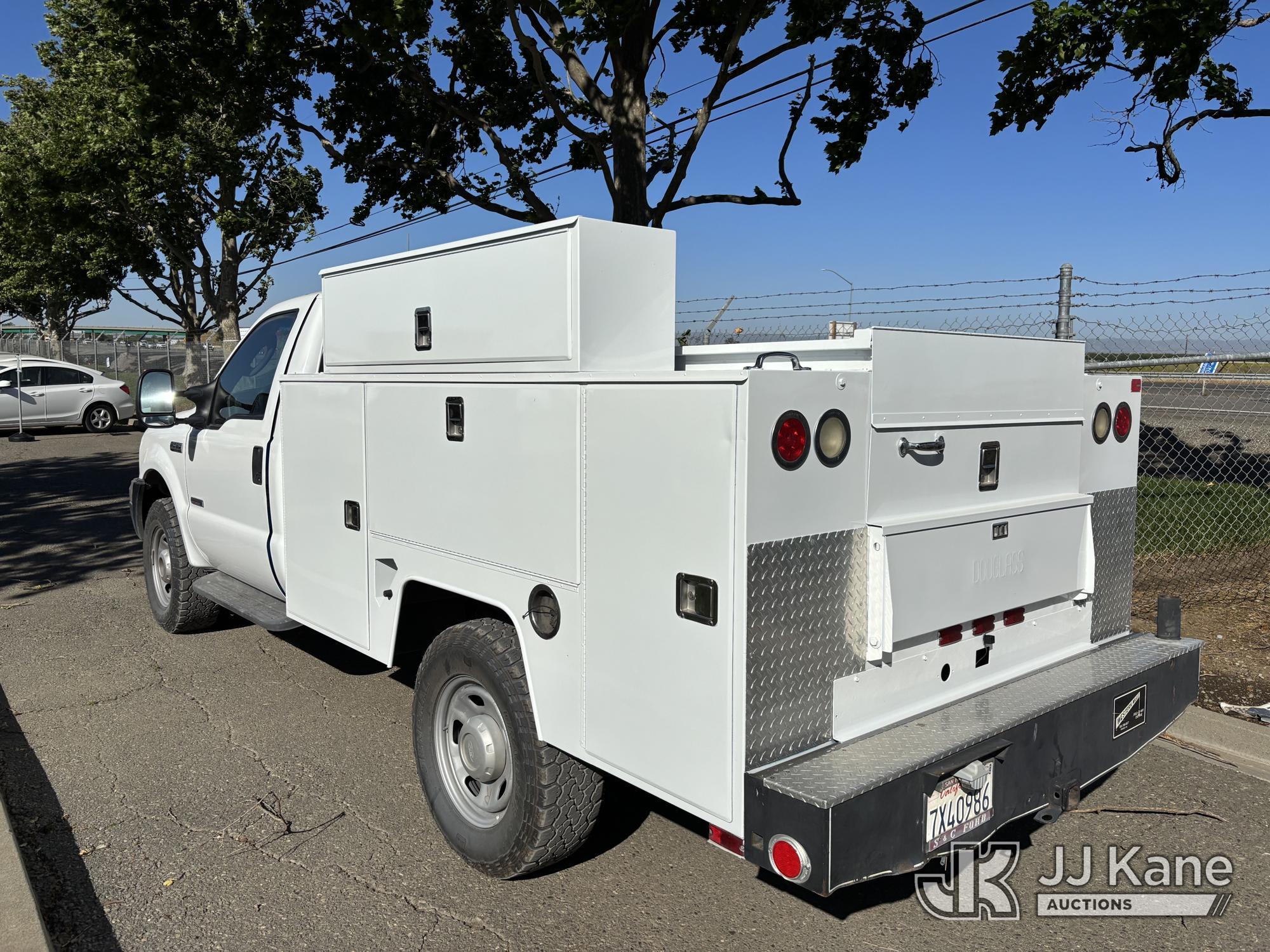 (Dixon, CA) 2005 Ford F-350 SD 4x4 Service Truck Runs & Moves