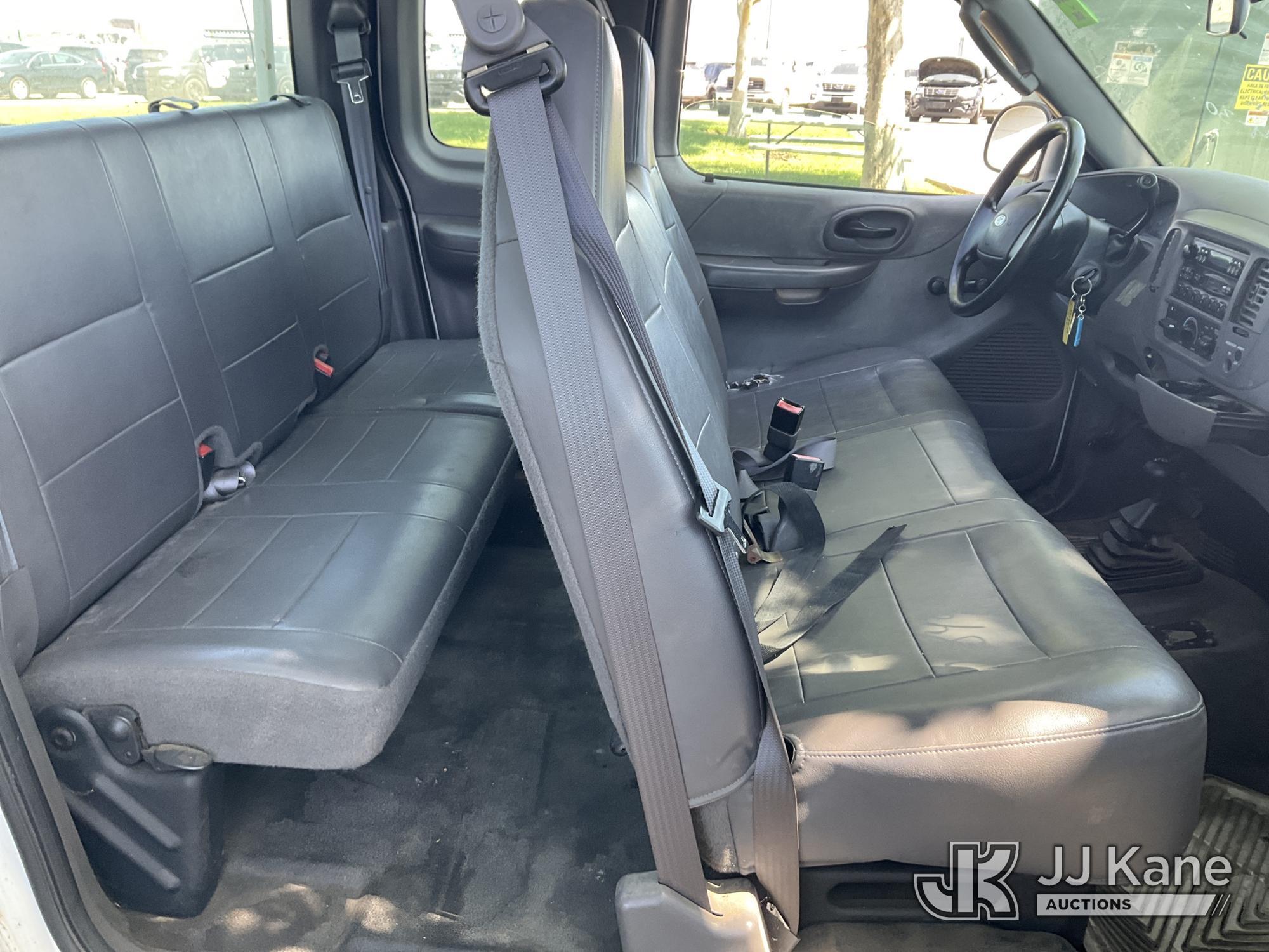 (Dixon, CA) 2004 Ford F-150 Heritage 4x4 Extended-Cab Pickup Truck Runs & Moves