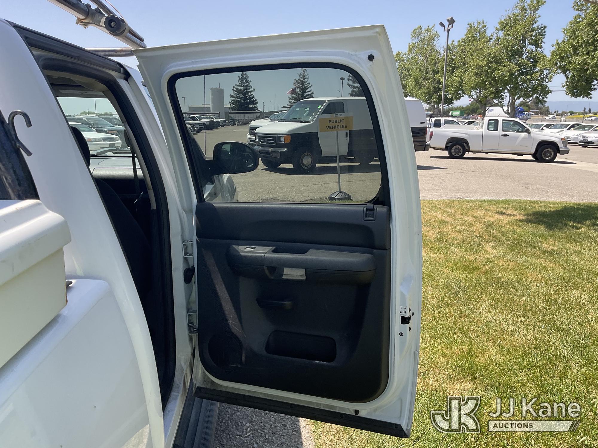 (Dixon, CA) 2012 GMC Sierra Hybrid Crew-Cab Pickup Truck Runs & Moves