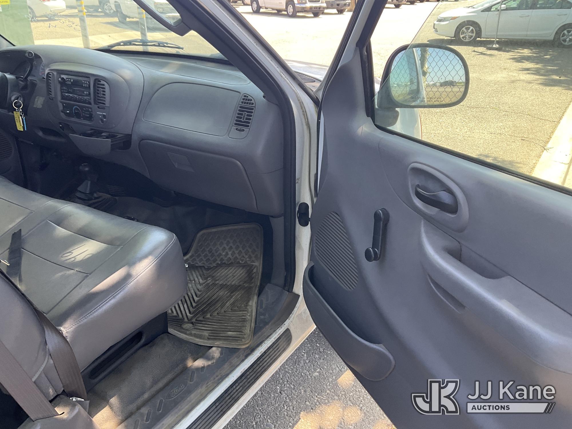 (Dixon, CA) 2004 Ford F-150 Heritage 4x4 Extended-Cab Pickup Truck Runs & Moves