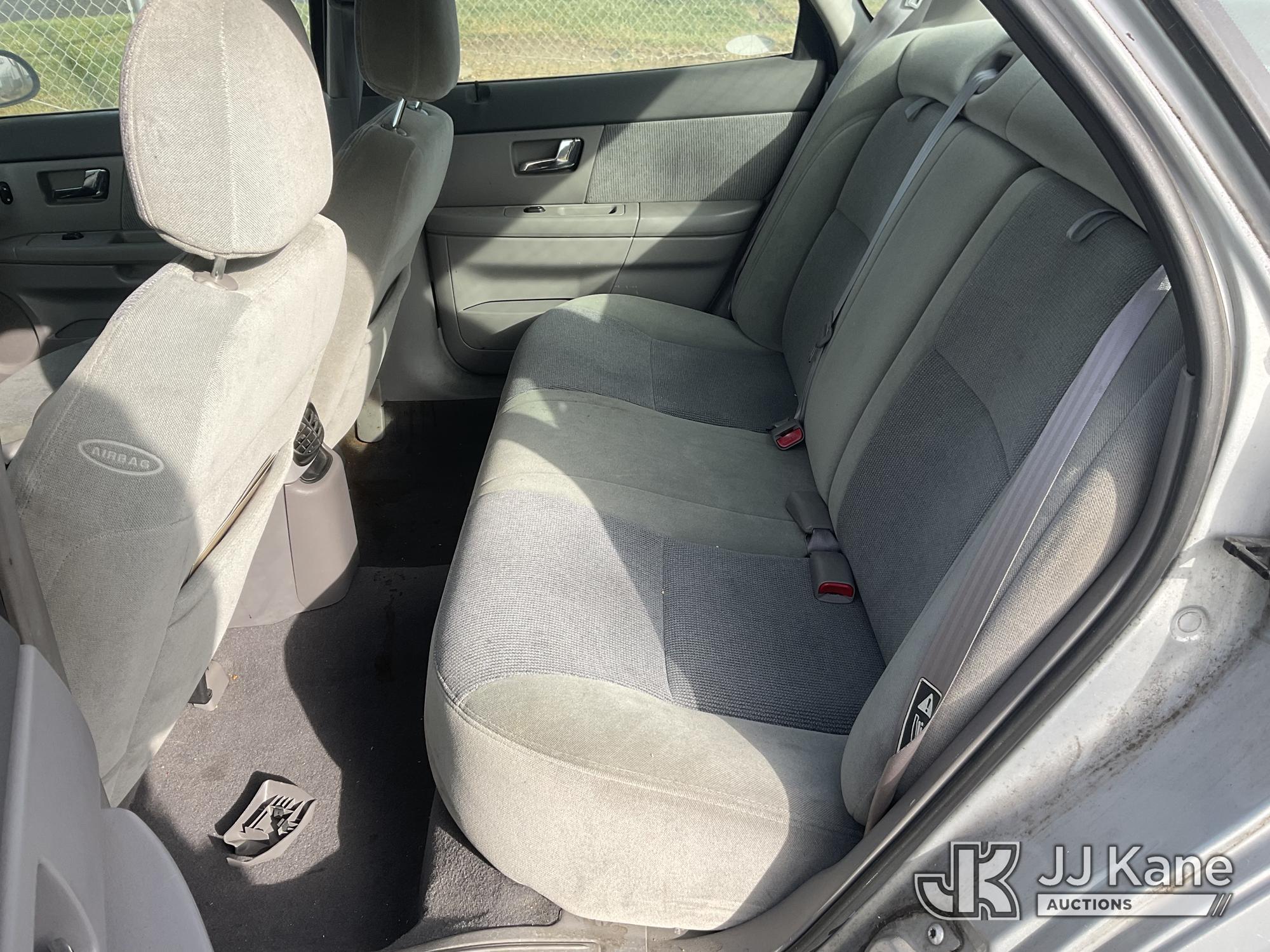 (Dixon, CA) 2000 Ford Taurus SE 4-Door Sedan Runs & Moves