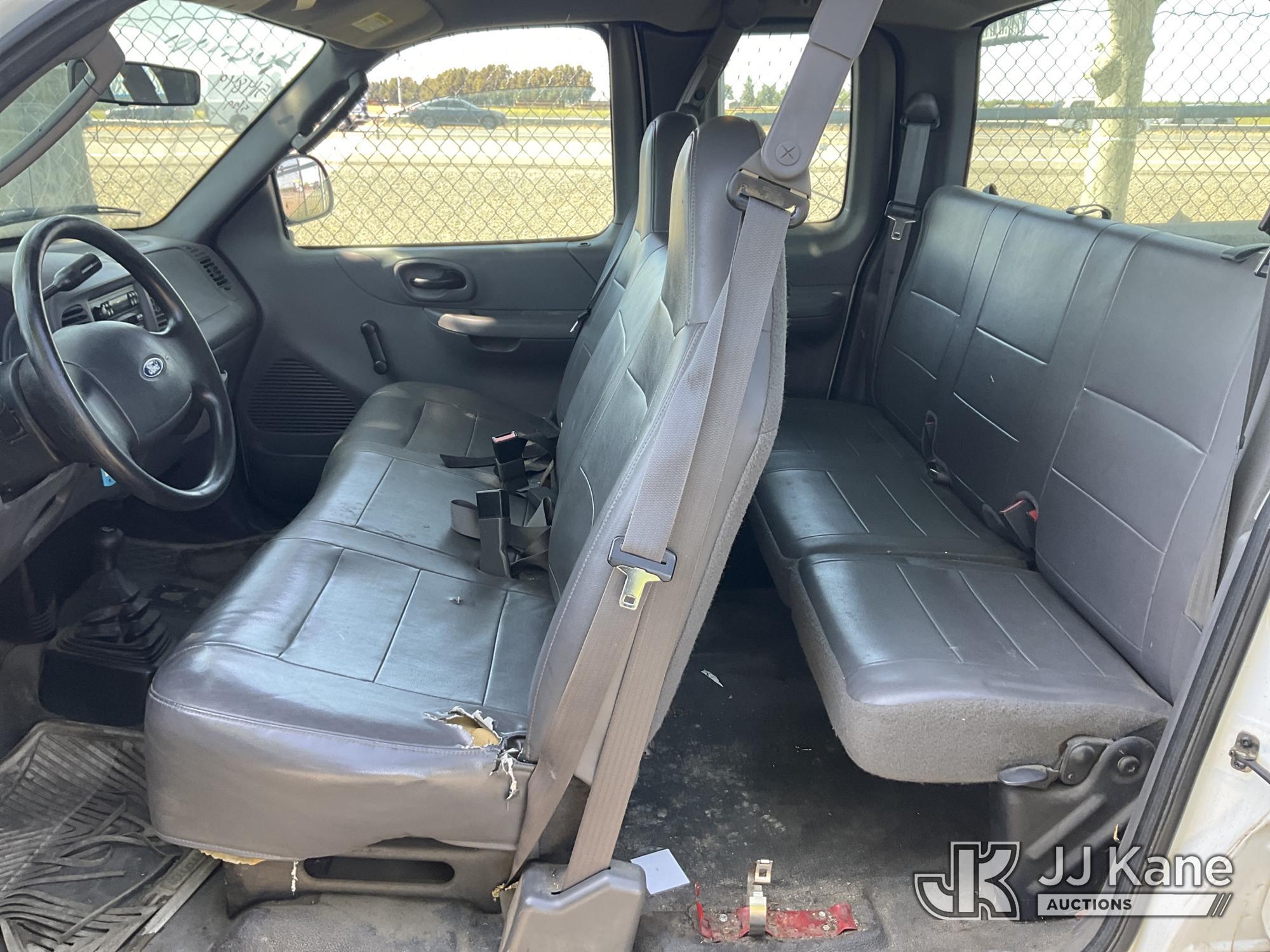 (Dixon, CA) 2004 Ford F-150 Heritage 4x4 Extended-Cab Pickup Truck Runs & Moves